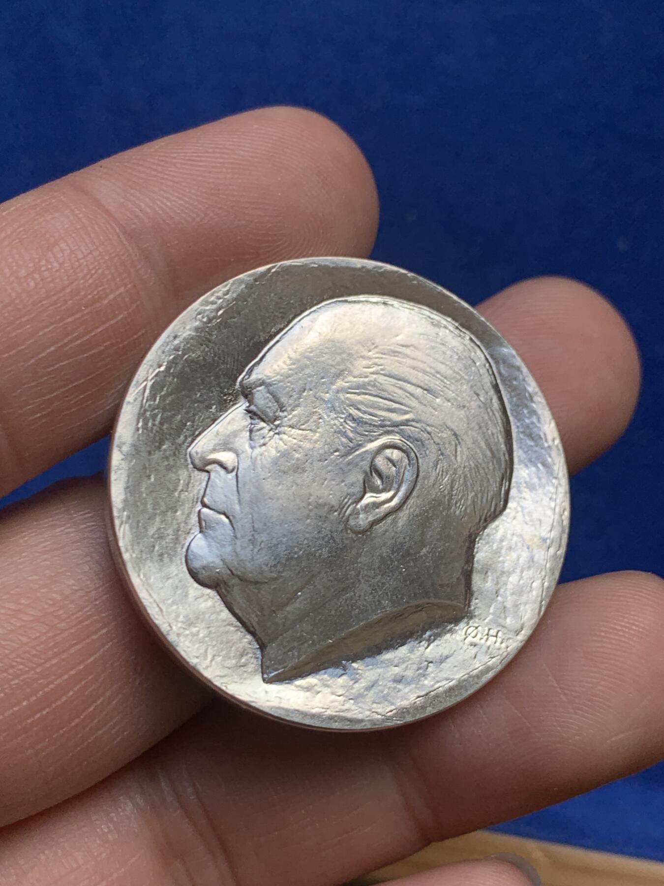 《竞宝斋》第269场- 周日，周一，周二  3场连拍 （全场包邮） 1978年挪威50克朗大银币 奥拉夫五世75岁纪念 凹底板深浮雕头像 纪念章的设计深度 原光非常漂亮