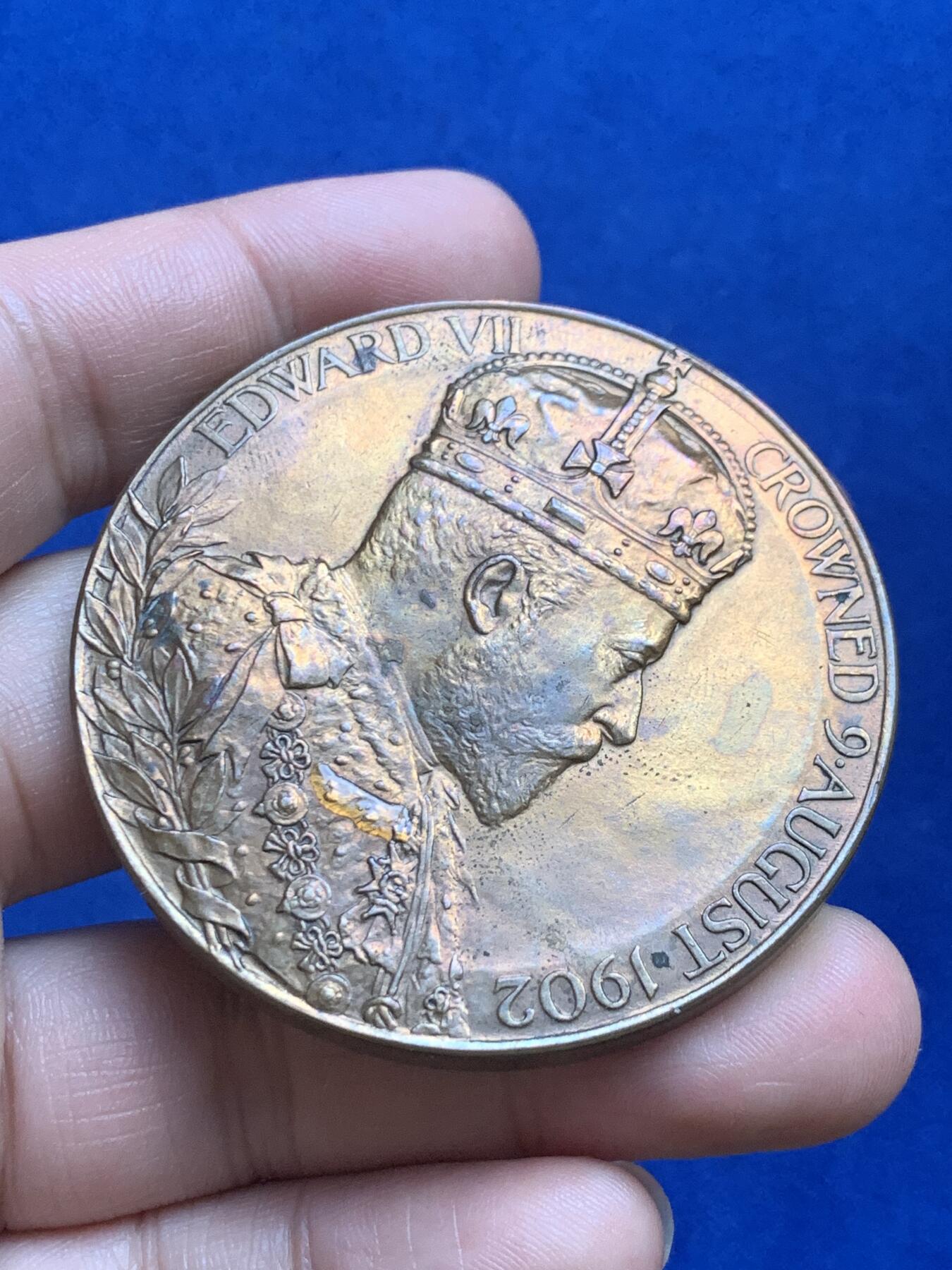 《竞宝斋》第269场- 周日，周一，周二  3场连拍 （全场包邮） 1902年英国爱七登基纪念大铜章 直径55.7mm 重量81.5g