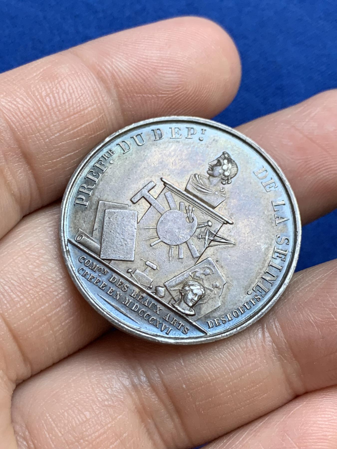 《竞宝斋》第271场-八角与章专场 周日，周一，周二  3场连拍 （全场包邮） 法国学院和学术团体美术委员会银质jeton，10.88g，32.8mm，早期无边铭