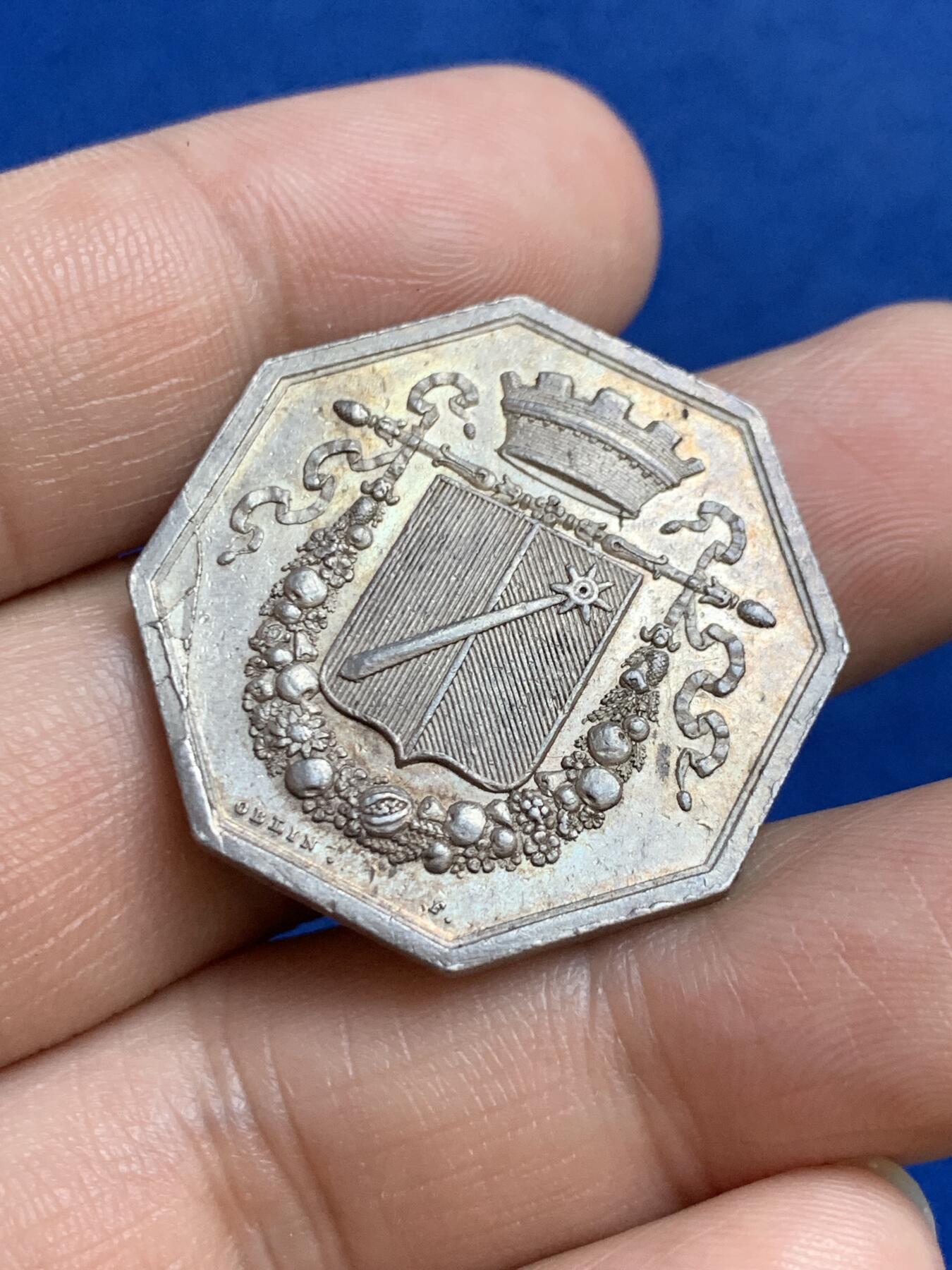 《竞宝斋》第271场-八角与章专场 周日，周一，周二  3场连拍 （全场包邮） 法国1821年科尔马市政厅八角银质代币，12.78g，30.5mm，早期无边铭