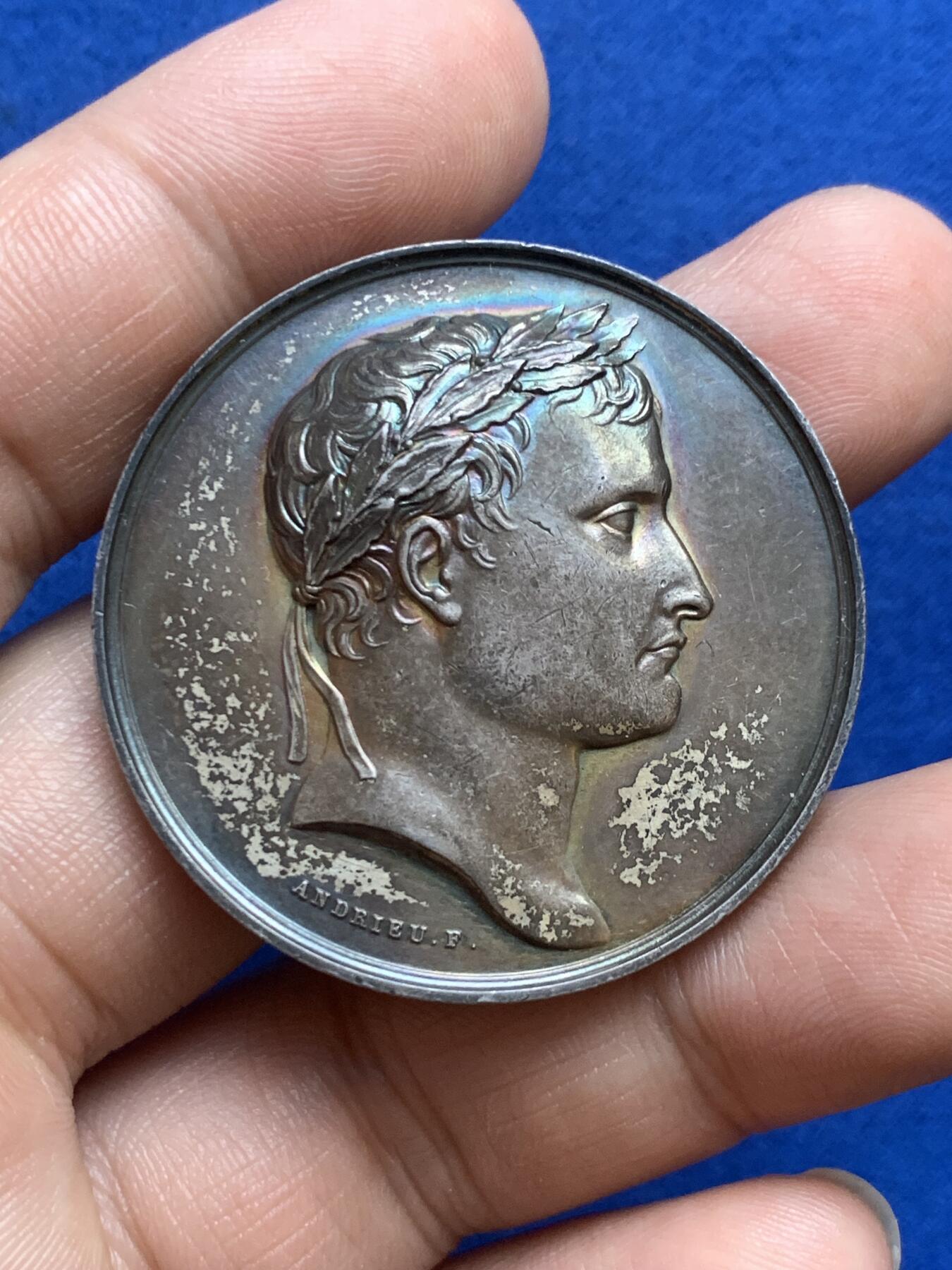 《竞宝斋》第271场-八角与章专场 周日，周一，周二  3场连拍 （全场包邮） 法国银章，拿破仑建立荣誉军团勋章，39.10g，40.8mm，边铭：1969丰饶角1ARGENT