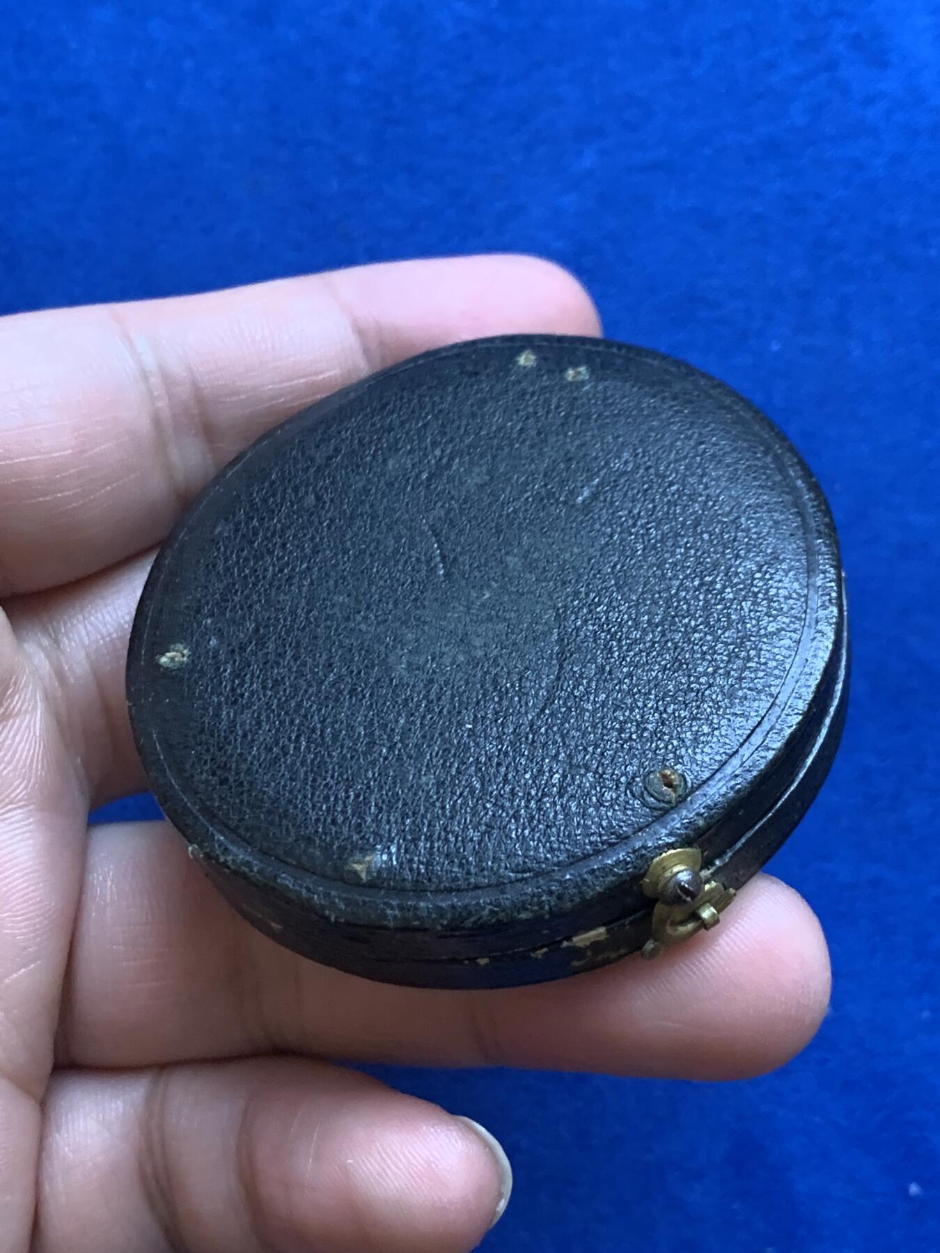 《竞宝斋》第271场-八角与章专场 周日，周一，周二  3场连拍 （全场包邮） 法国米尔博农业委员会银章，50.38g，45.7mm，蜜蜂边铭，品相完美带原盒