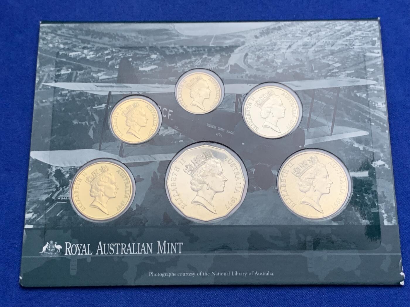 《竞宝斋》第269场- 周日，周一，周二  3场连拍 （全场包邮） 1997年澳大利亚皇家造币厂官方套币 带1元流通纪念币