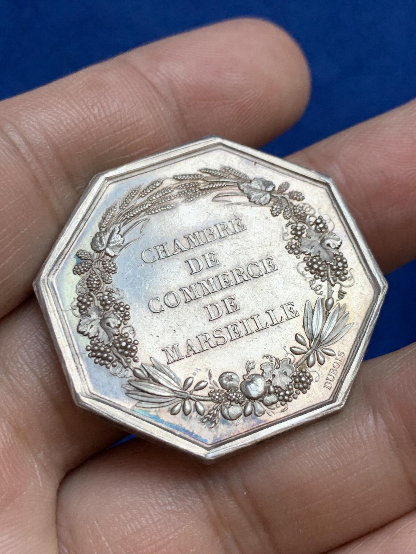 《竞宝斋》第271场-八角与章专场 周日，周一，周二  3场连拍 （全场包邮） 法国八角银章，马赛商会，19.09g，35.1mm，手指边铭