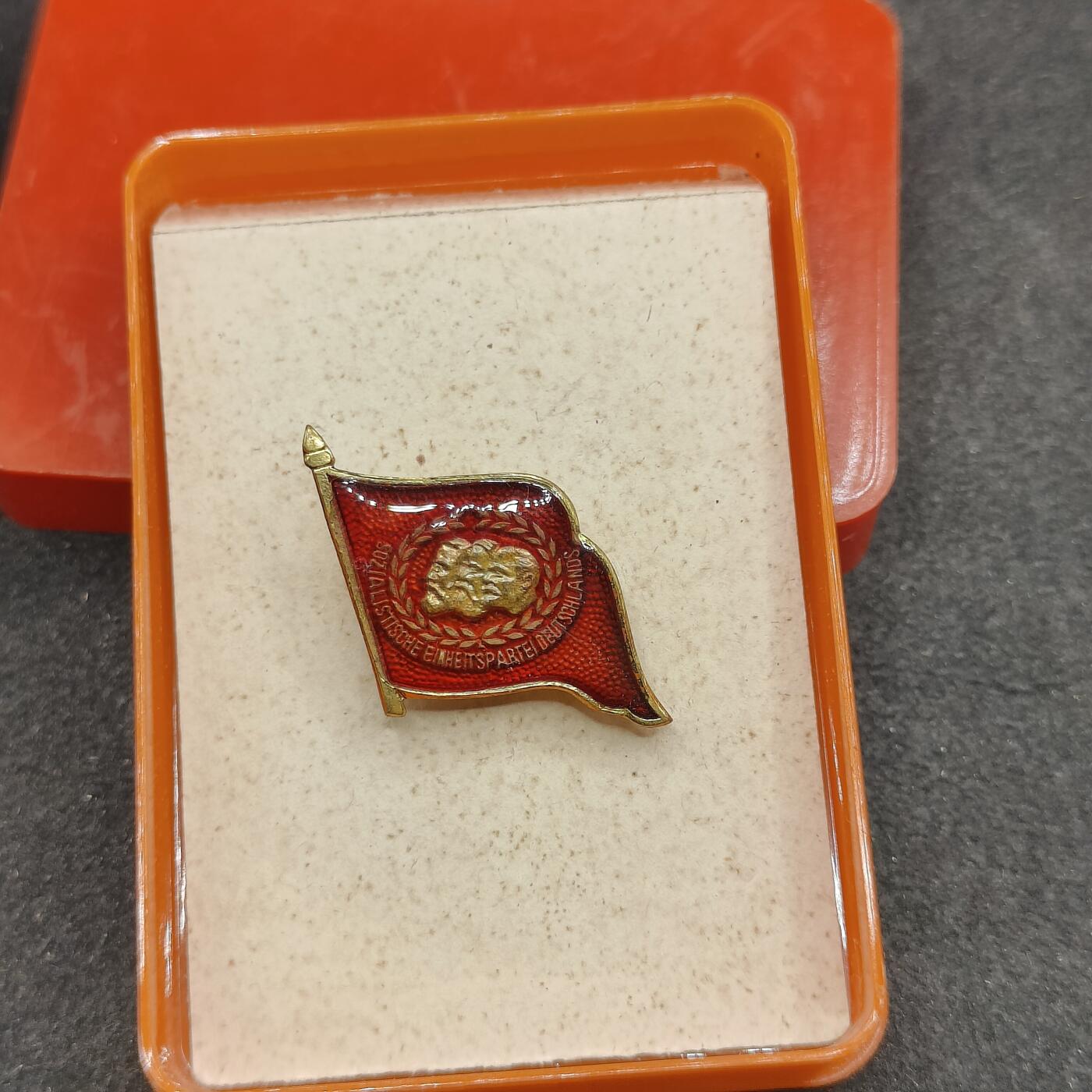 全场0元起拍 第158期 咸鱼国勋章拍卖专场 5月22日（周三）下午6：00开始 东德马列恩像章