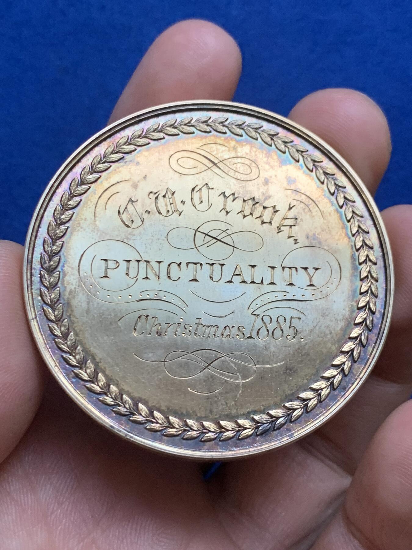 《竞宝斋》第271场-八角与章专场 周日，周一，周二  3场连拍 （全场包邮） 英国1885年布莱顿专有语法和商业学校镀金银章，60.47g，51.3mm，无边铭