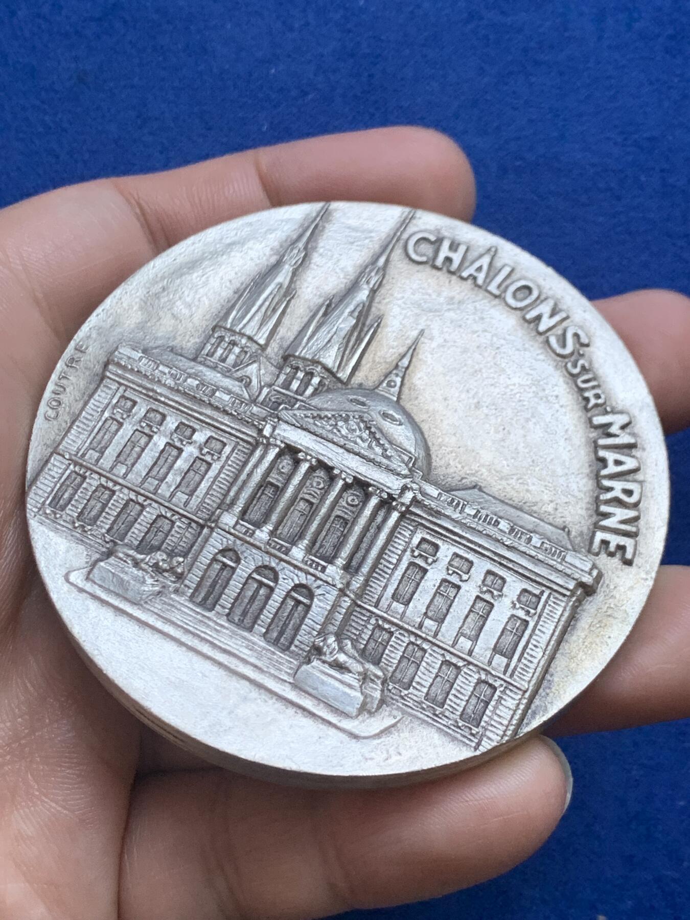 《竞宝斋》第271场-八角与章专场 周日，周一，周二  3场连拍 （全场包邮） 法国马恩河畔沙隆和德库斯和罗布尔银章，187g，67.8mm，边铭：丰饶角1ARGENT