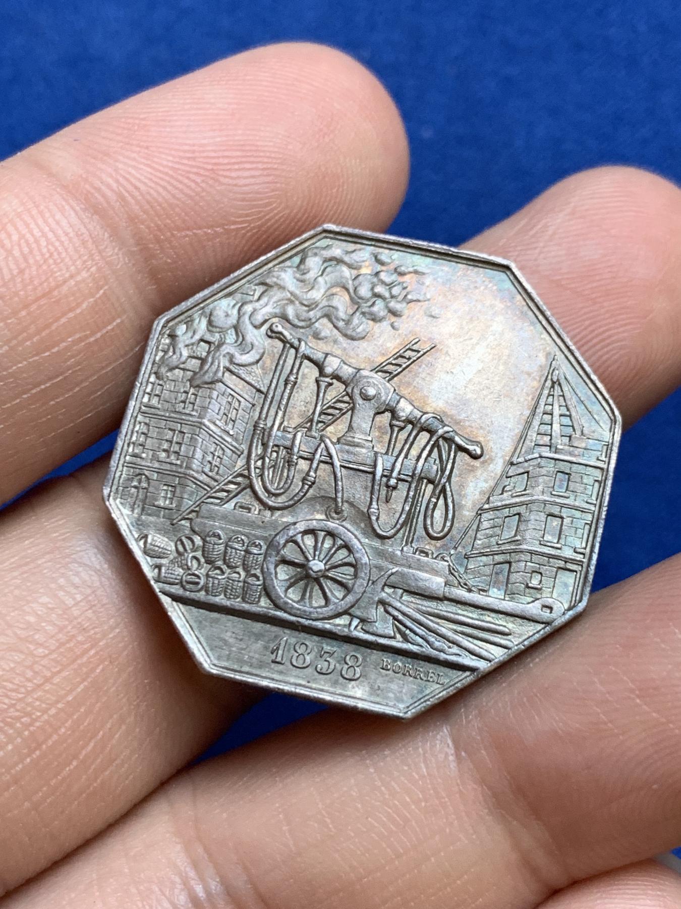 《竞宝斋》第271场-八角与章专场 周日，周一，周二  3场连拍 （全场包邮） 法国八角银章，夏朗德火灾互助保险，12.91g，30.5mm，手指边铭