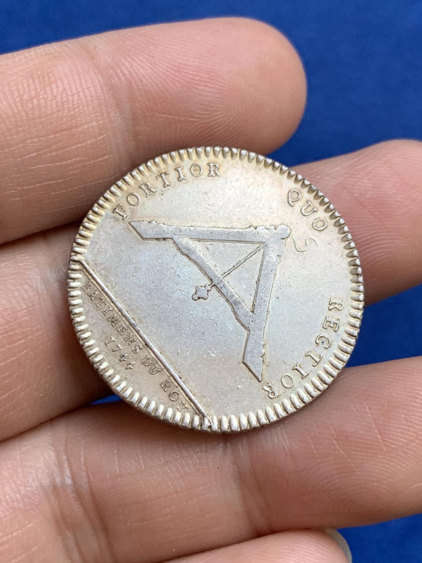 《竞宝斋》第271场-八角与章专场 周日，周一，周二  3场连拍 （全场包邮） 法国路易十六时皇家建筑银质代币，9.64g，30.6mm