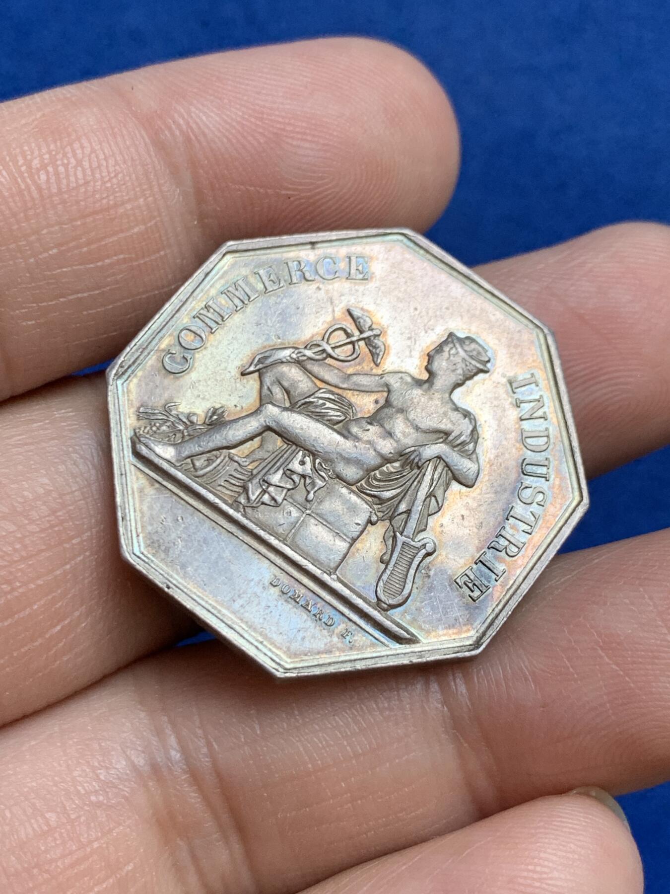 《竞宝斋》第271场-八角与章专场 周日，周一，周二  3场连拍 （全场包邮） 法国八角银质代币，奥尔良商会，13.42g，30.5mm，1845-1860手指边铭