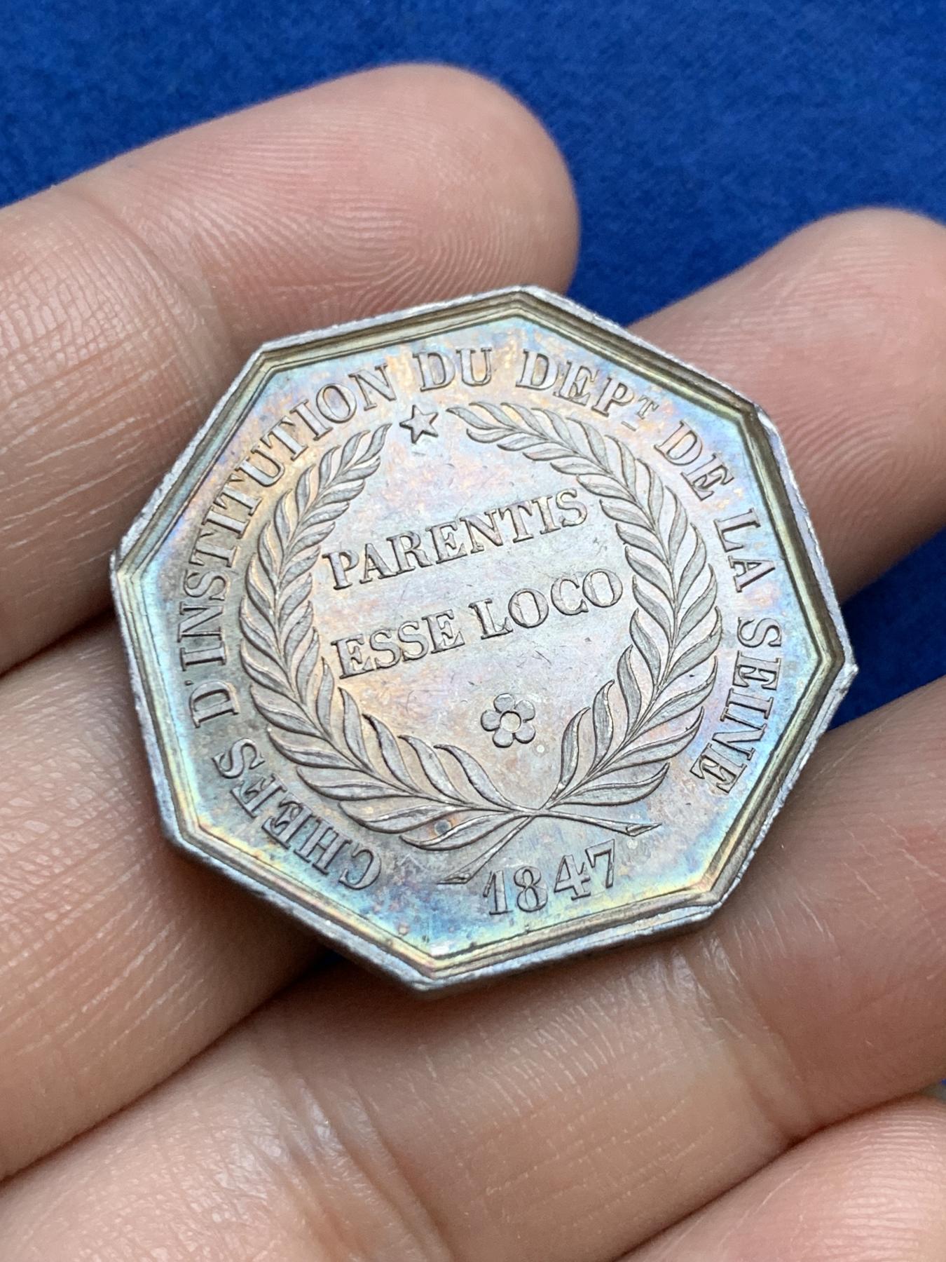 《竞宝斋》第271场-八角与章专场 周日，周一，周二  3场连拍 （全场包邮） 法国八角银质代币，塞纳省机构负责人，查理大帝，14.78g，31.2mm，手指边铭