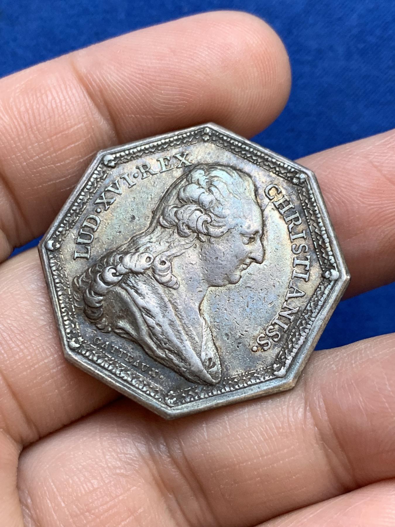 《竞宝斋》第271场-八角与章专场 周日，周一，周二  3场连拍 （全场包邮） 法国JETON银质八角，马赛商会，直径32.8毫米，重16.65克，边铭：无