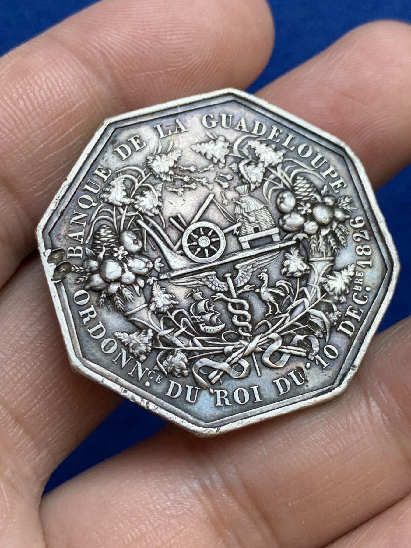 《竞宝斋》第271场-八角与章专场 周日，周一，周二  3场连拍 （全场包邮） 法国JETON银质八角，海外省份瓜德鲁普银行，直径35.7毫米，重18.34克，无边铭