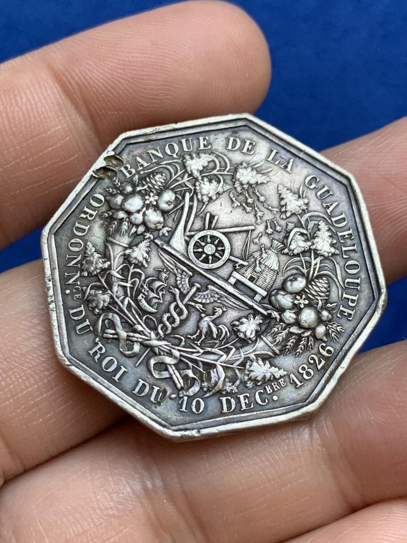 《竞宝斋》第271场-八角与章专场 周日，周一，周二  3场连拍 （全场包邮） 法国JETON银质八角，海外省份瓜德鲁普银行，直径35.7毫米，重18.34克，无边铭