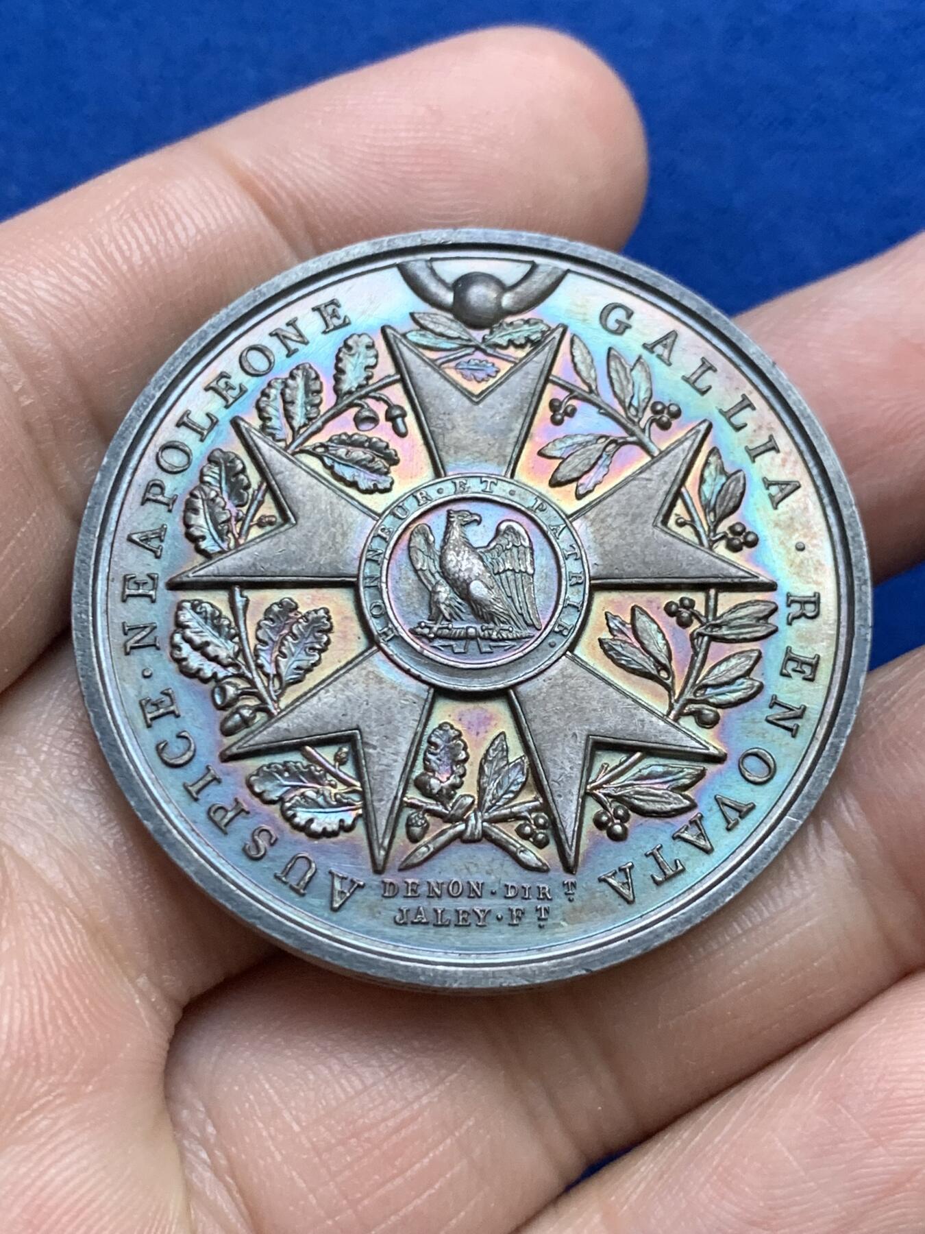 《竞宝斋》第271场-八角与章专场 周日，周一，周二  3场连拍 （全场包邮） 法国银章，拿破仑建立荣誉军团勋章，39.10g，40.8mm，边铭：1969丰饶角1ARGENT