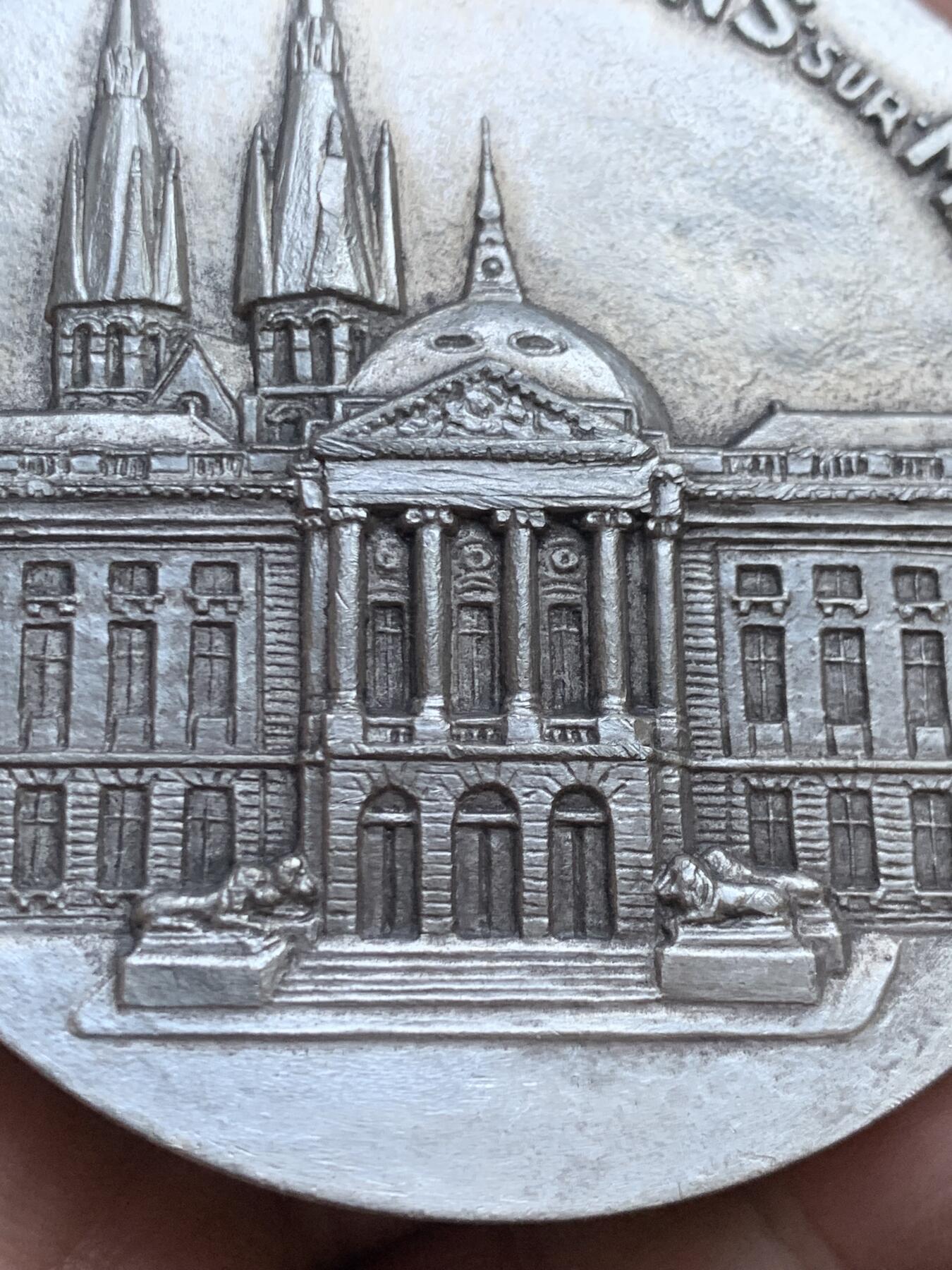 《竞宝斋》第271场-八角与章专场 周日，周一，周二  3场连拍 （全场包邮） 法国马恩河畔沙隆和德库斯和罗布尔银章，187g，67.8mm，边铭：丰饶角1ARGENT