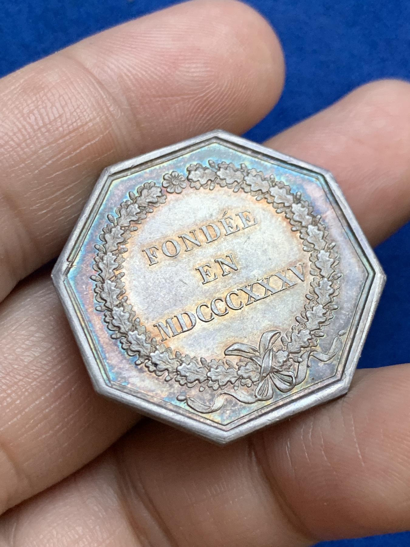 《竞宝斋》第271场-八角与章专场 周日，周一，周二  3场连拍 （全场包邮） 法国JETON银质八角，里昂银行，直径31.3毫米，重12.50克，边铭：船锚+C argent（1841-1842）