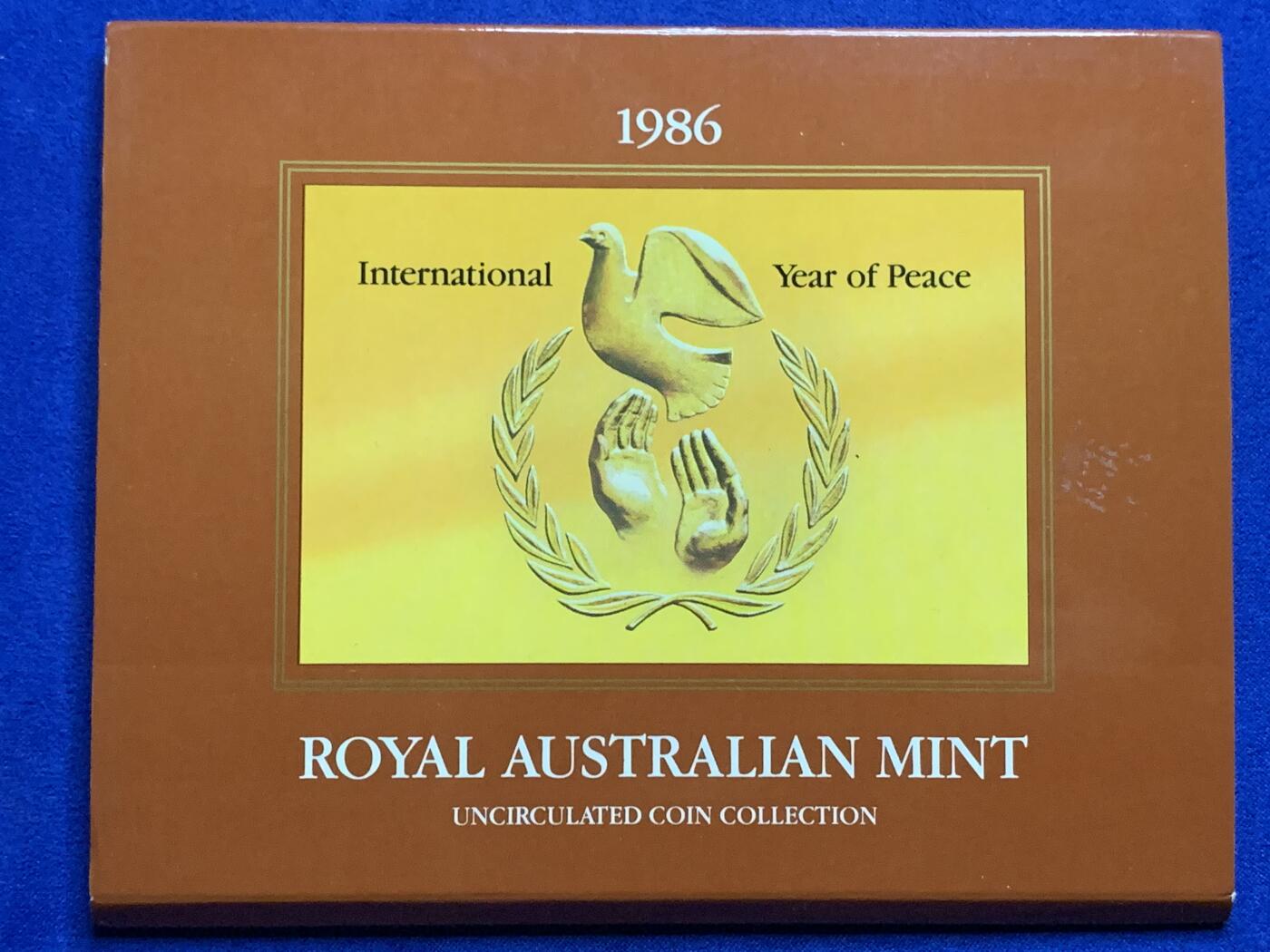 《竞宝斋》第269场- 周日，周一，周二  3场连拍 （全场包邮） 1986年澳大利亚皇家造币厂官方套币 带流通纪念币一枚