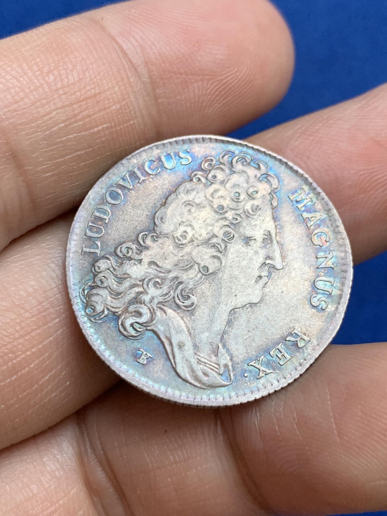 《竞宝斋》第271场-八角与章专场 周日，周一，周二  3场连拍 （全场包邮） 法国路易十四时期为普通战争发行的银质代币，5.55g，28.5mm，