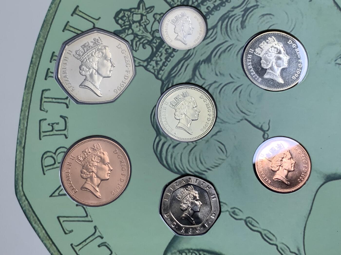 《竞宝斋》第269场- 周日，周一，周二  3场连拍 （全场包邮） 英国硬币套装 新旧版套币合集 附货币转换规则 改制前1套 改制后1套 稀少套装