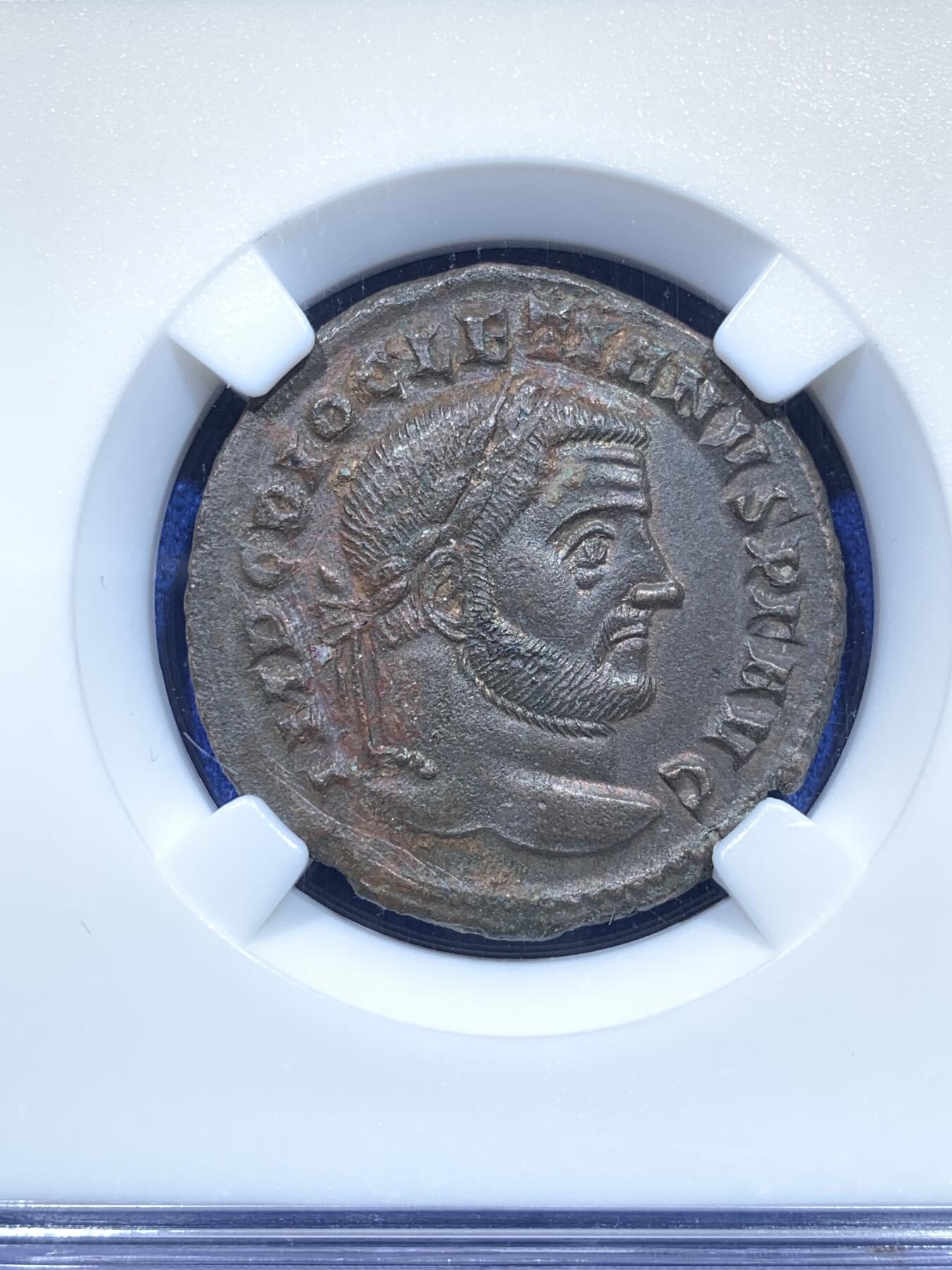 《竞宝斋》第269场- 周日，周一，周二  3场连拍 （全场包邮） 奈斯评级 AU 古罗马戴克里先皇帝富利大铜币  著名的四帝共治皇帝 背财富女神寓意好 艺术性好观感极佳