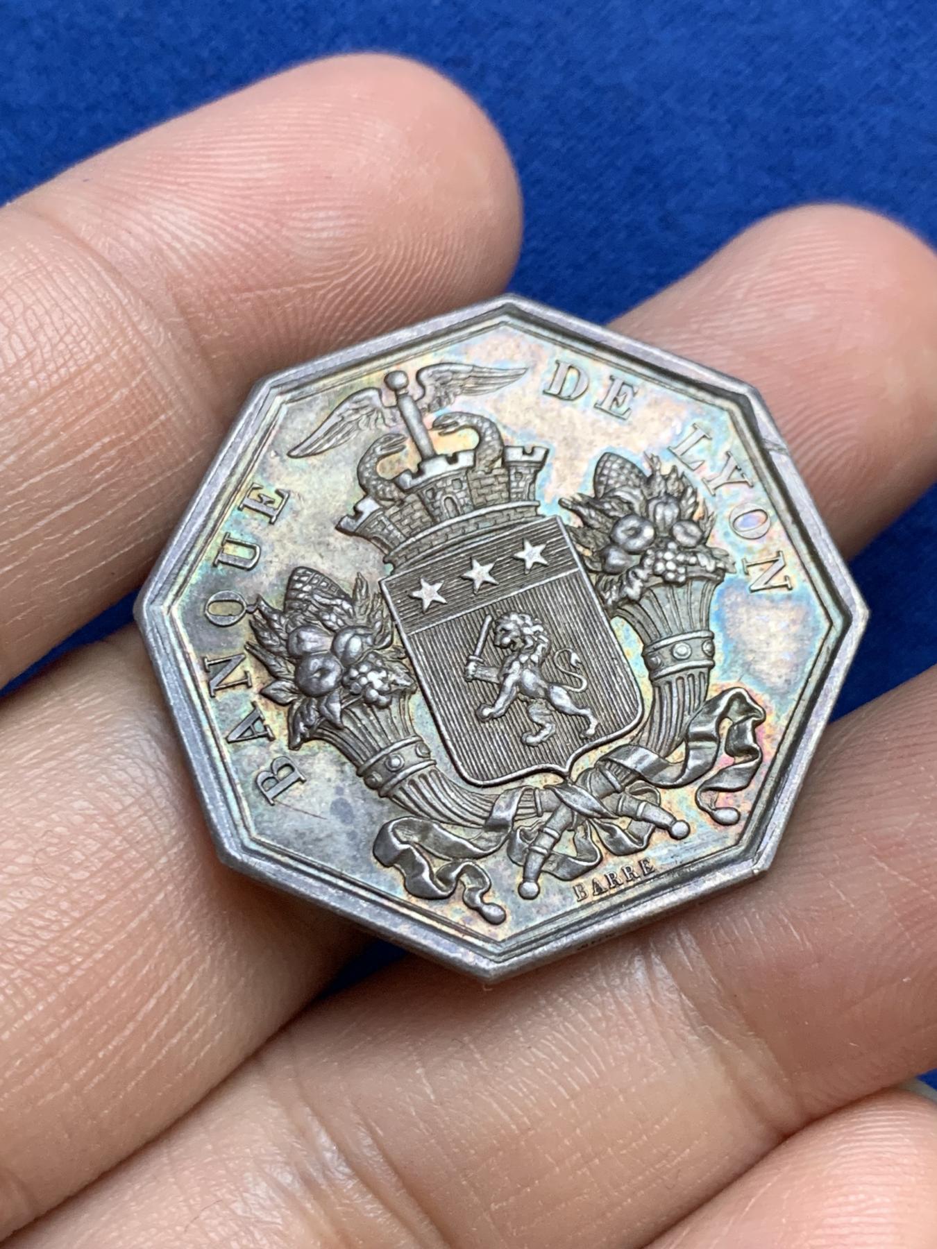 《竞宝斋》第271场-八角与章专场 周日，周一，周二  3场连拍 （全场包邮） 法国JETON银质八角，里昂银行，直径31.3毫米，重12.50克，边铭：船锚+C argent（1841-1842）