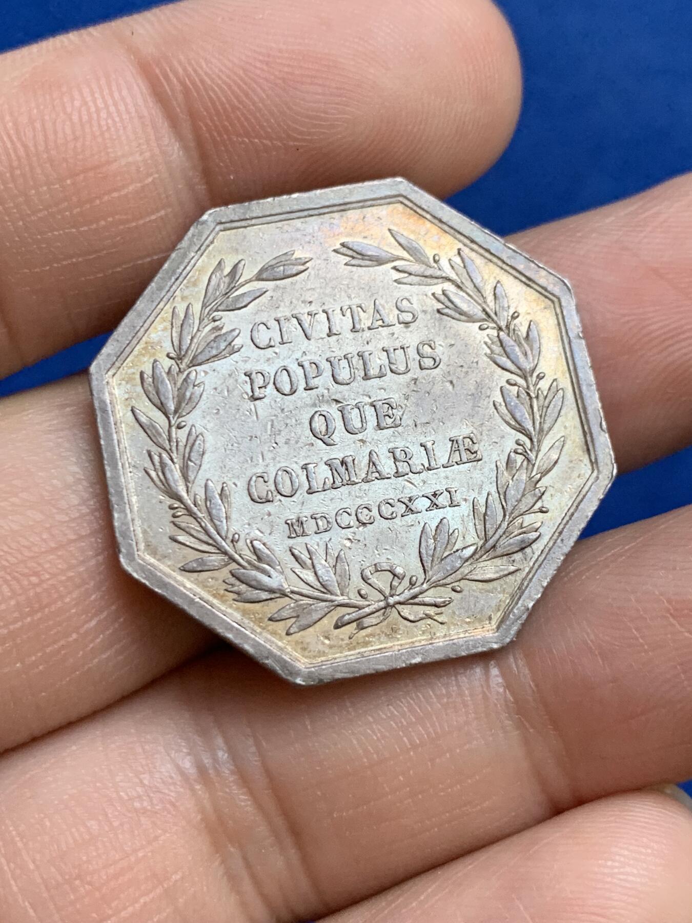 《竞宝斋》第271场-八角与章专场 周日，周一，周二  3场连拍 （全场包邮） 法国1821年科尔马市政厅八角银质代币，12.78g，30.5mm，早期无边铭