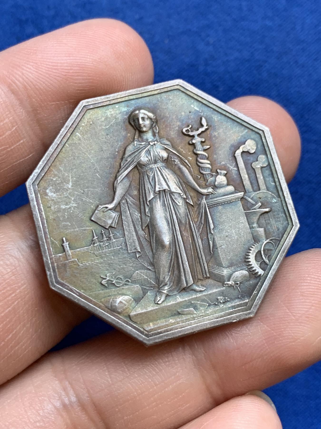 《竞宝斋》第271场-八角与章专场 周日，周一，周二  3场连拍 （全场包邮） 法国八角银质代币，工商信贷银行，22.08g，37.3mm，丰饶角1ARGENT边铭