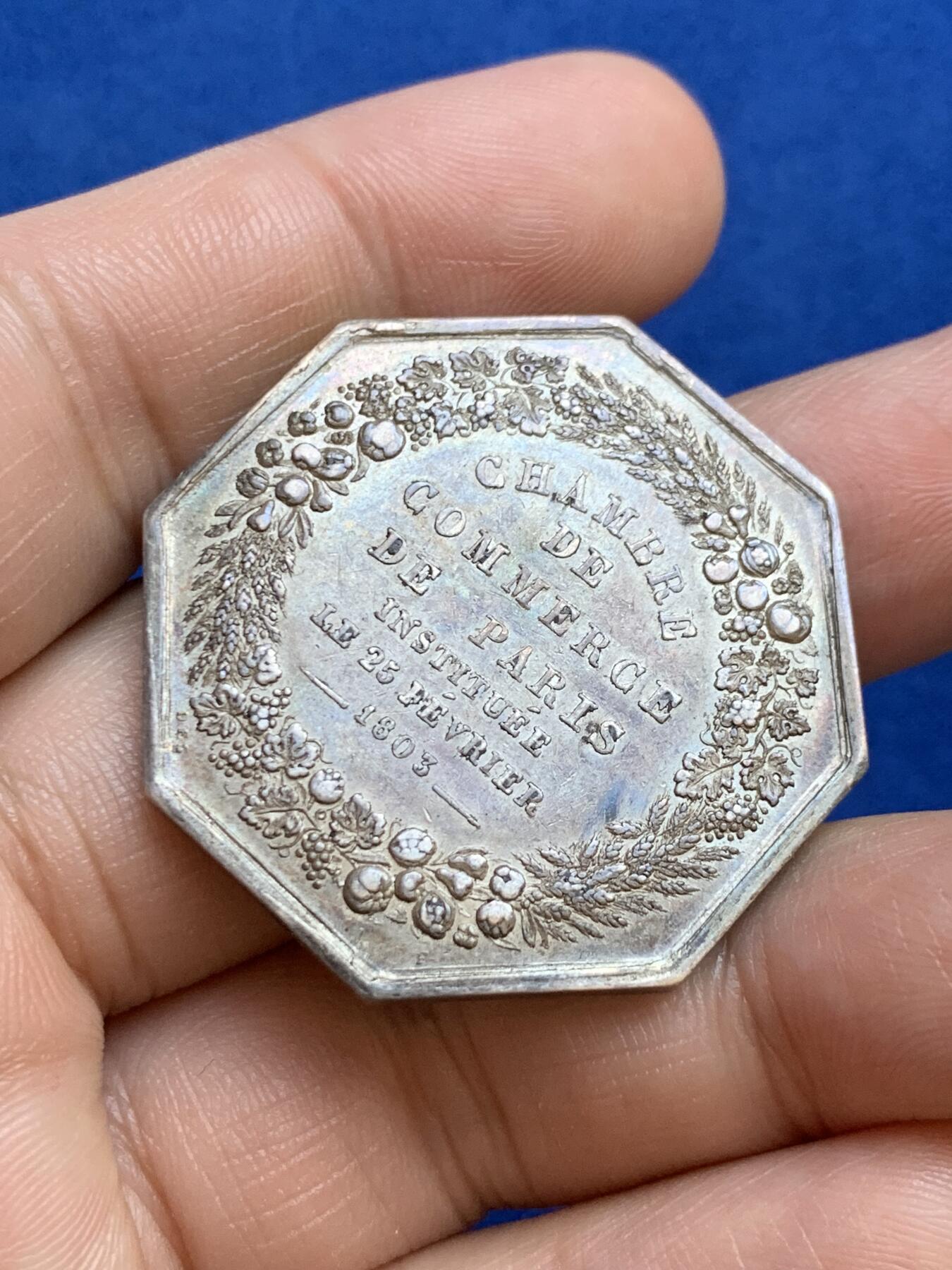 《竞宝斋》第271场-八角与章专场 周日，周一，周二  3场连拍 （全场包邮） 法国八角银章，巴黎商会，18.96g，36.5mm，手指边铭