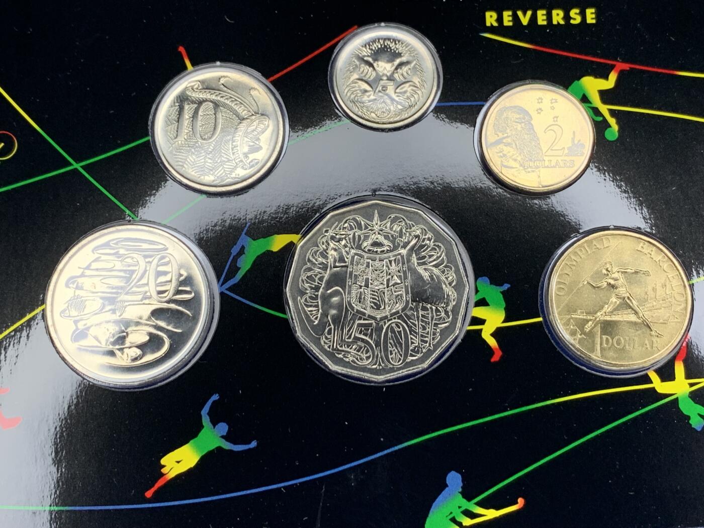 《竞宝斋》第269场- 周日，周一，周二  3场连拍 （全场包邮） 1992年澳大利亚皇家造币厂官方套币 带1元标枪流通纪念币