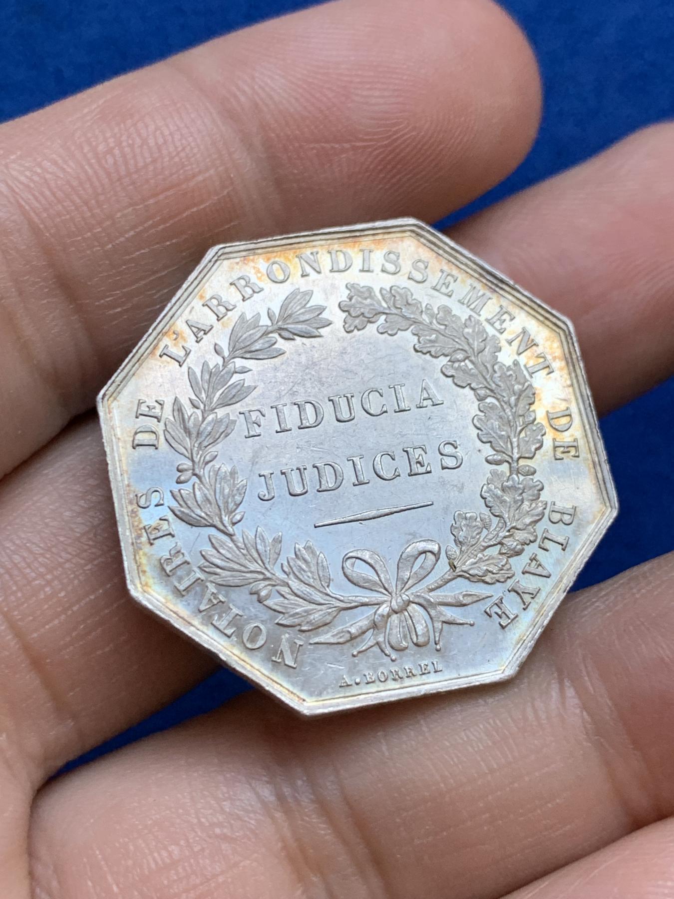 《竞宝斋》第271场-八角与章专场 周日，周一，周二  3场连拍 （全场包邮） 法国布莱公证人八角银质代币，13.12g，30.9mm，蜜蜂边铭