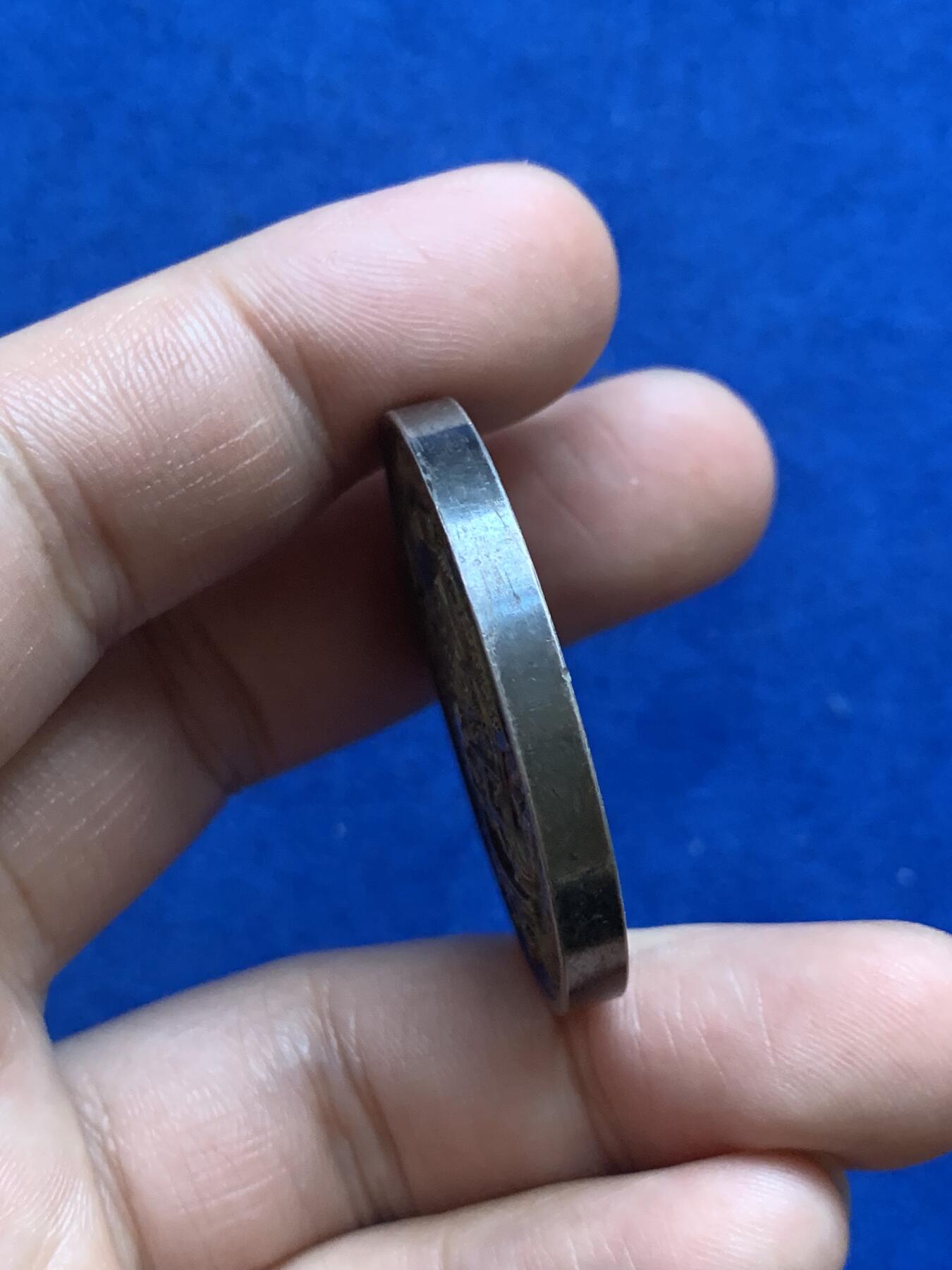 《竞宝斋》第271场-八角与章专场 周日，周一，周二  3场连拍 （全场包邮） 英国1910年惠灵顿学院银章，超高浮雕，37.99g，38.5mm，无边铭