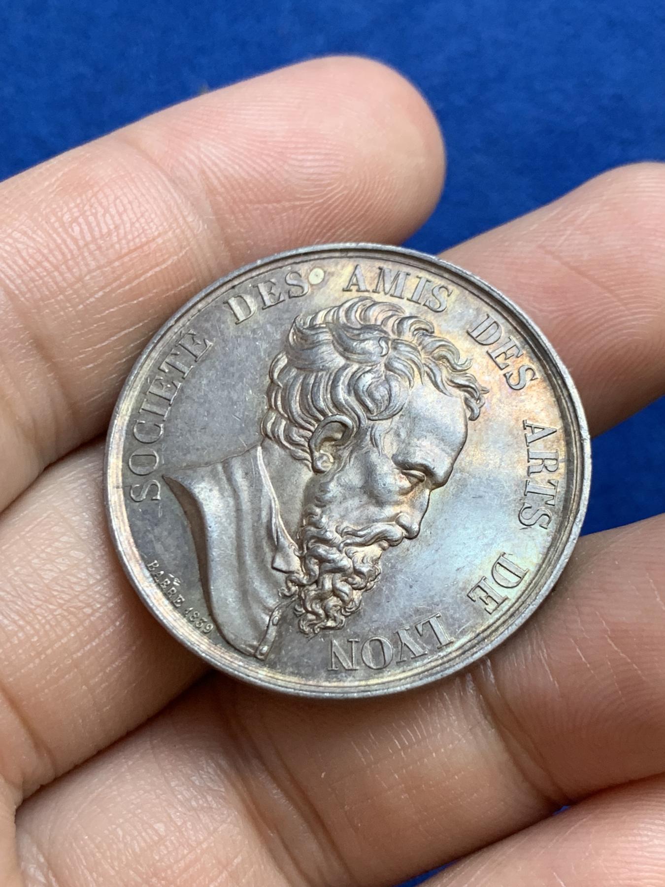 《竞宝斋》第271场-八角与章专场 周日，周一，周二  3场连拍 （全场包邮） 法国银质代币，里昂艺术之友协会，法国文艺复兴时期建筑师菲利贝尔·德·奥尔姆，12.95g，32.7mm，手指边铭