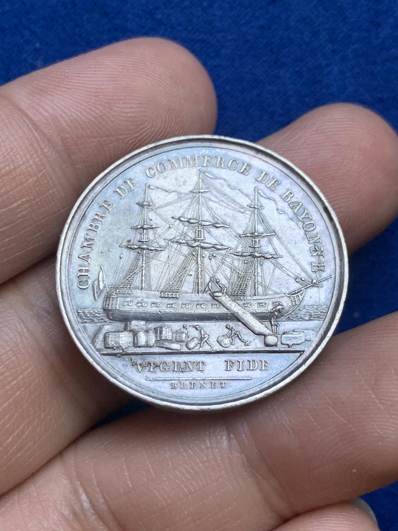 《竞宝斋》第271场-八角与章专场 周日，周一，周二  3场连拍 （全场包邮） 法国巴约讷商会银质代币，11.49g，30.2mm，早期无边铭，有轻磕