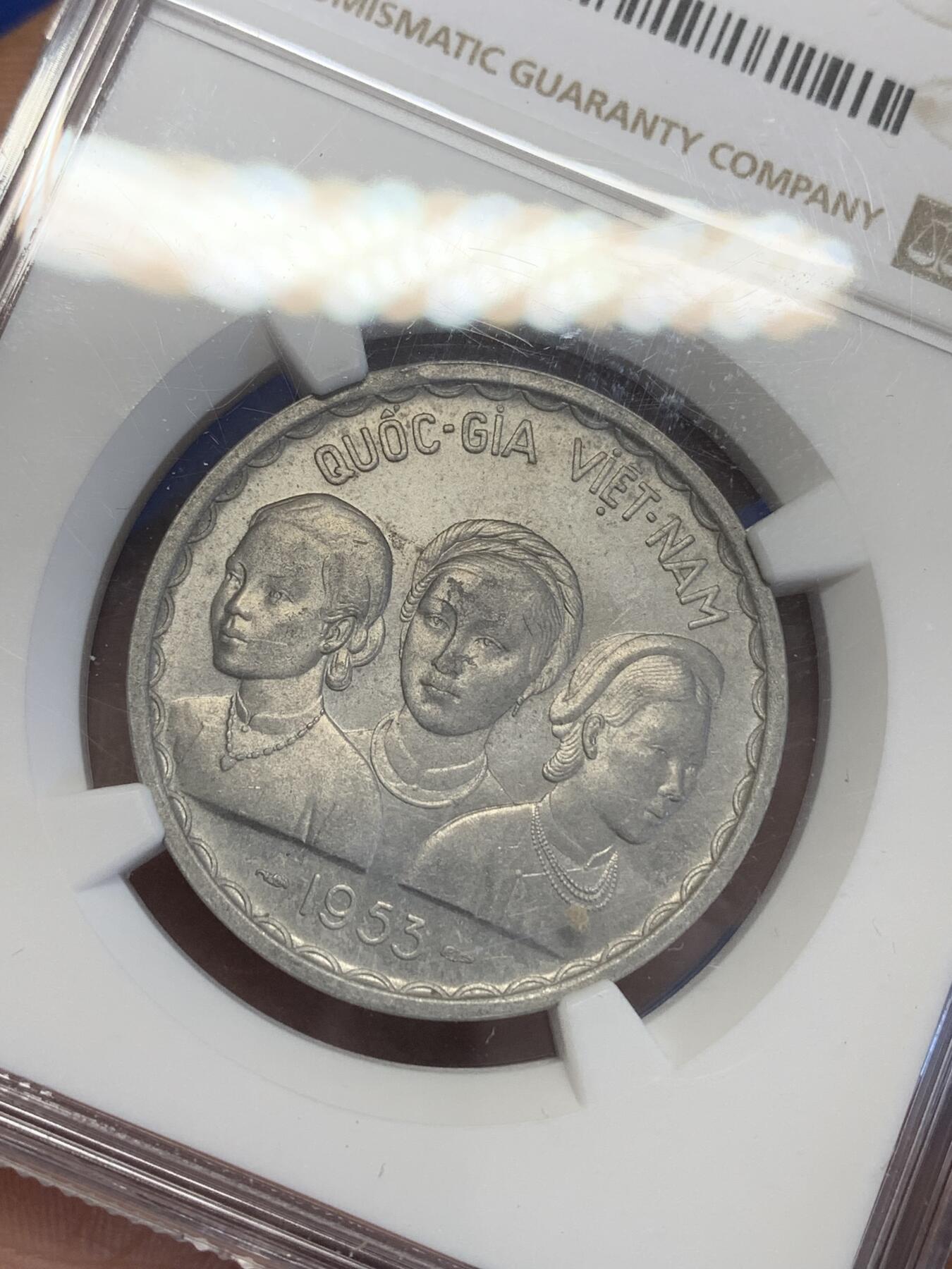 《竞宝斋》第269场- 周日，周一，周二  3场连拍 （全场包邮） NGC MS62 越南1953三美女50苏经典双龙铝币