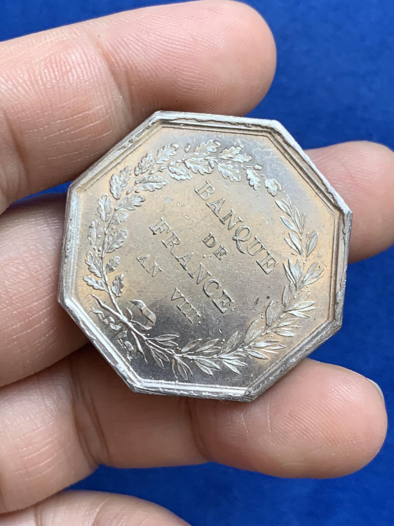 《竞宝斋》第271场-八角与章专场 周日，周一，周二  3场连拍 （全场包邮） 法国八角银章，法兰西银行，铭文：智慧决定财富，22.95g，36.6mm，手指边铭