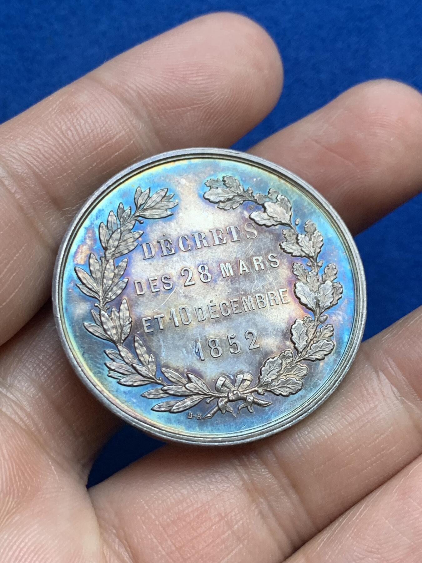 《竞宝斋》第271场-八角与章专场 周日，周一，周二  3场连拍 （全场包邮） 法国信用贷款银行银质代币，18.49g，36.8mm，蜜蜂边铭