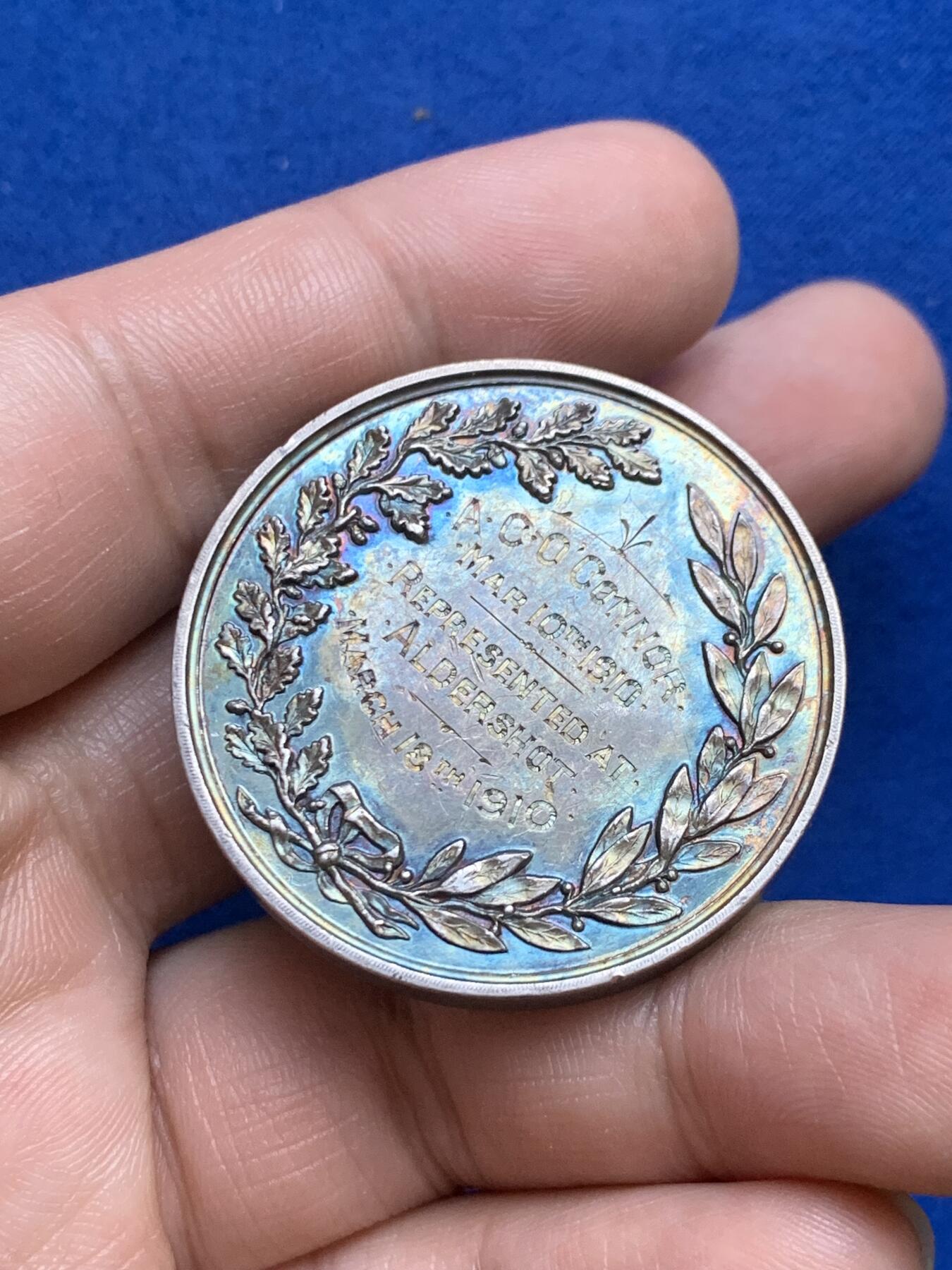 《竞宝斋》第271场-八角与章专场 周日，周一，周二  3场连拍 （全场包邮） 英国1910年惠灵顿学院银章，超高浮雕，37.99g，38.5mm，无边铭