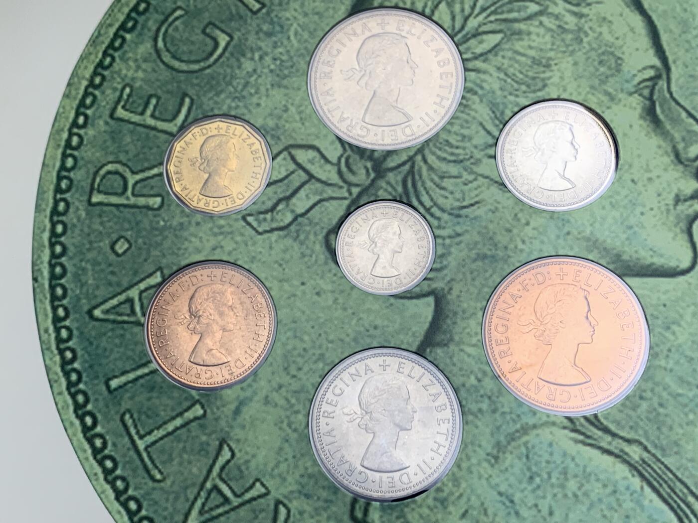 《竞宝斋》第269场- 周日，周一，周二  3场连拍 （全场包邮） 英国硬币套装 新旧版套币合集 附货币转换规则 改制前1套 改制后1套 稀少套装