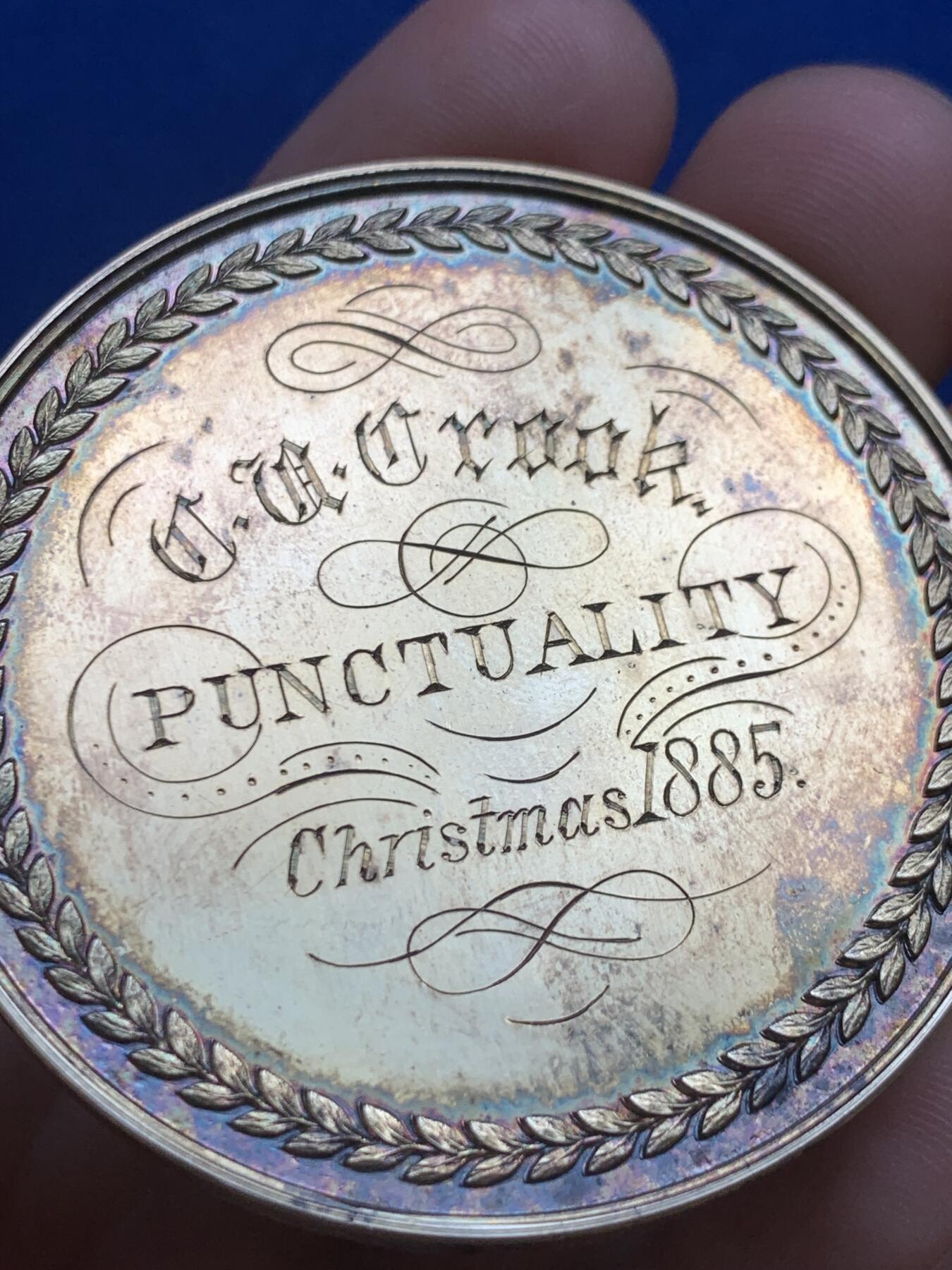 《竞宝斋》第271场-八角与章专场 周日，周一，周二  3场连拍 （全场包邮） 英国1885年布莱顿专有语法和商业学校镀金银章，60.47g，51.3mm，无边铭