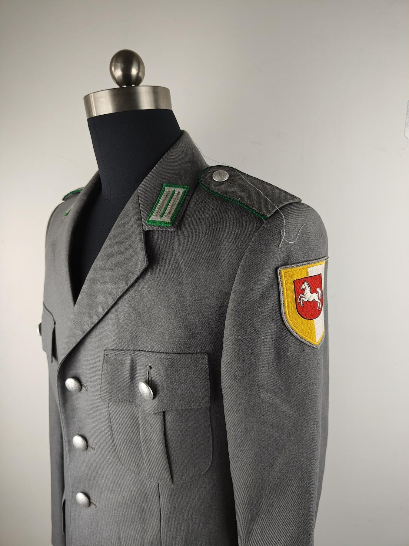 全场0元起拍 第158期 咸鱼国勋章拍卖专场 5月22日（周三）下午6：00开始 西德陆军士兵常服上衣 胸围96 肩宽44 衣长76 袖长61