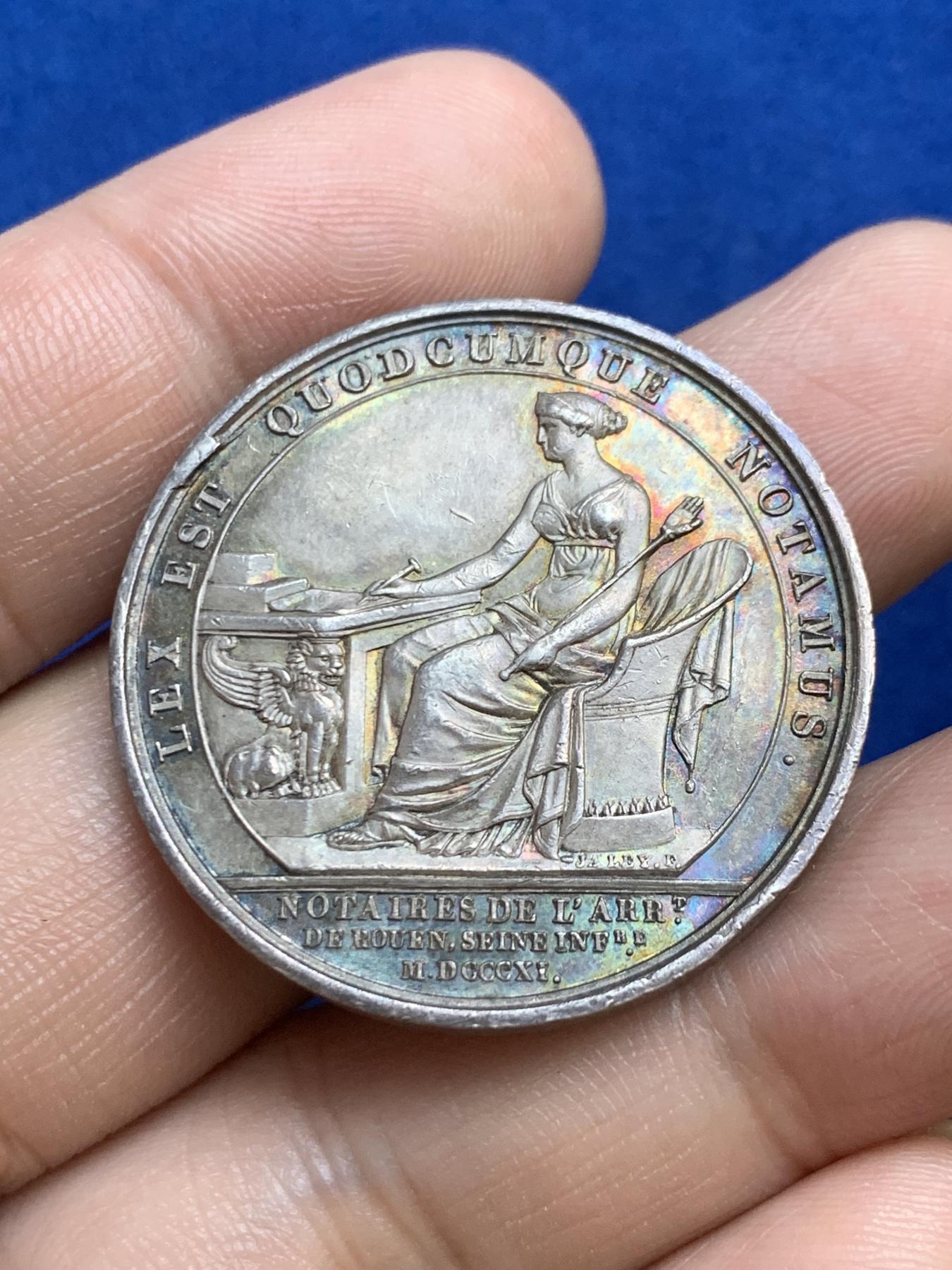 《竞宝斋》第271场-八角与章专场 周日，周一，周二  3场连拍 （全场包邮） 法国路易十八鲁昂公证人银质代币，18.68g，34.8mm，早期无边铭