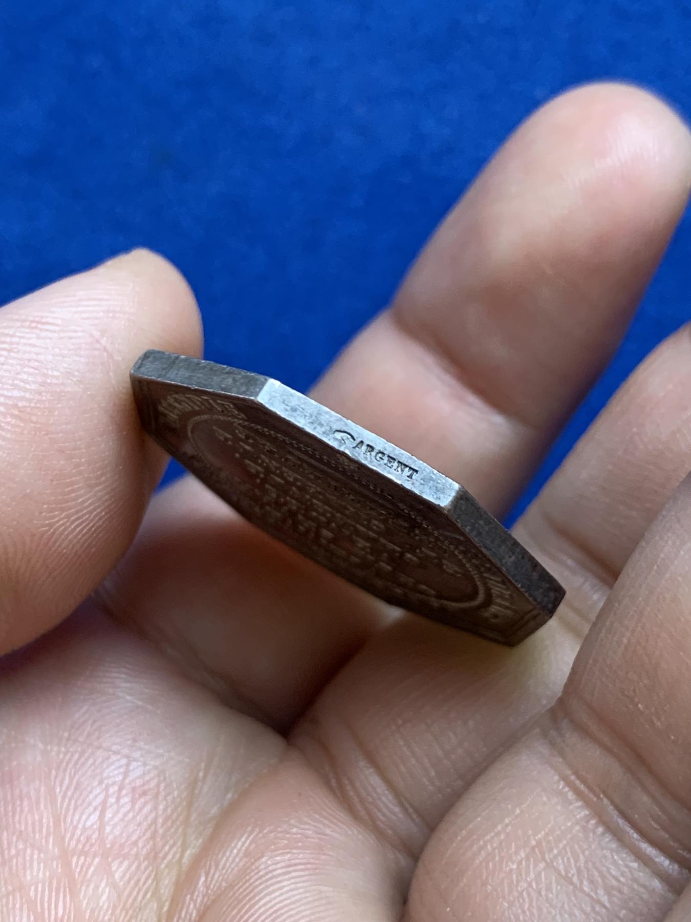 《竞宝斋》第271场-八角与章专场 周日，周一，周二  3场连拍 （全场包邮） 法国八角银章，夏朗德火灾互助保险，12.91g，30.5mm，手指边铭