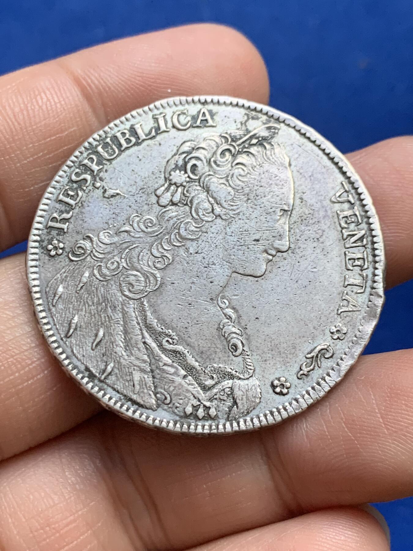 《竞宝斋》第269场- 周日，周一，周二  3场连拍 （全场包邮） 1781年意大利威尼斯共和国1塔莱罗(泰勒)大银币 正面威尼斯女神(后来被厄立特里亚借用) 背面飞狮纹章经典设计 Paolo Renier总督第一年 细节很棒非常漂亮