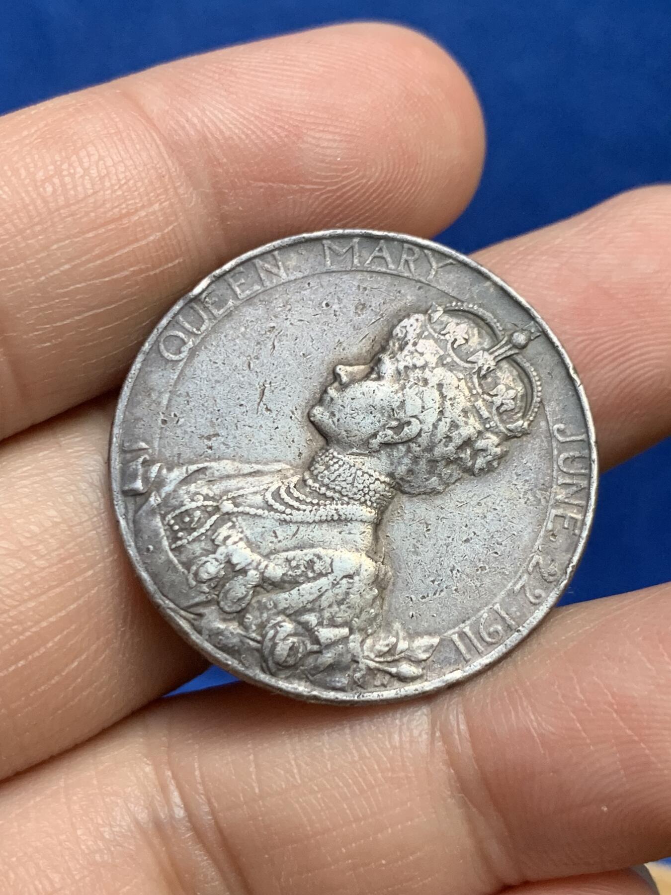 《竞宝斋》第269场- 周日，周一，周二  3场连拍 （全场包邮） 英国 1911年乔五 登基 纪念银章 12.1g 30.6mm 细节见图