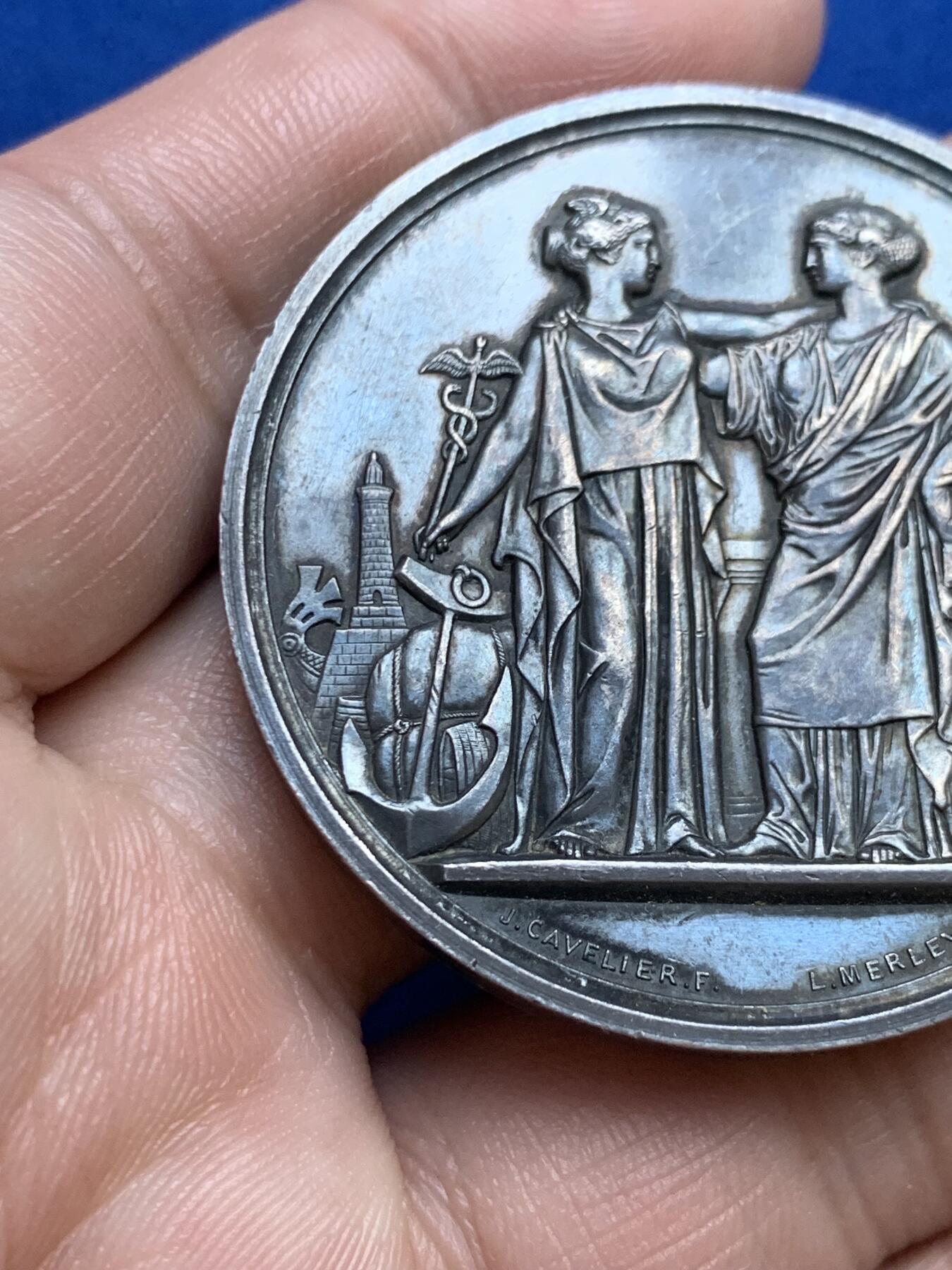 《竞宝斋》第271场-八角与章专场 周日，周一，周二  3场连拍 （全场包邮） 法国巴黎折扣银行银章，38.16g，45.3mm，手指边铭