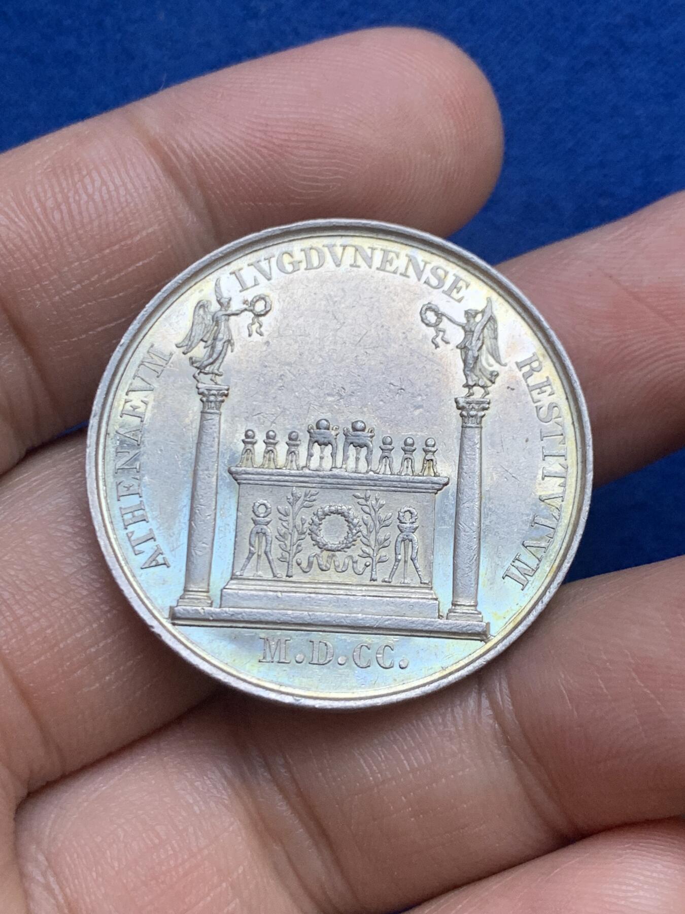 《竞宝斋》第271场-八角与章专场 周日，周一，周二  3场连拍 （全场包邮） 法国里昂艺术科学院银质代币，太阳神阿波罗，15.04g，33.2mm，早期无边铭