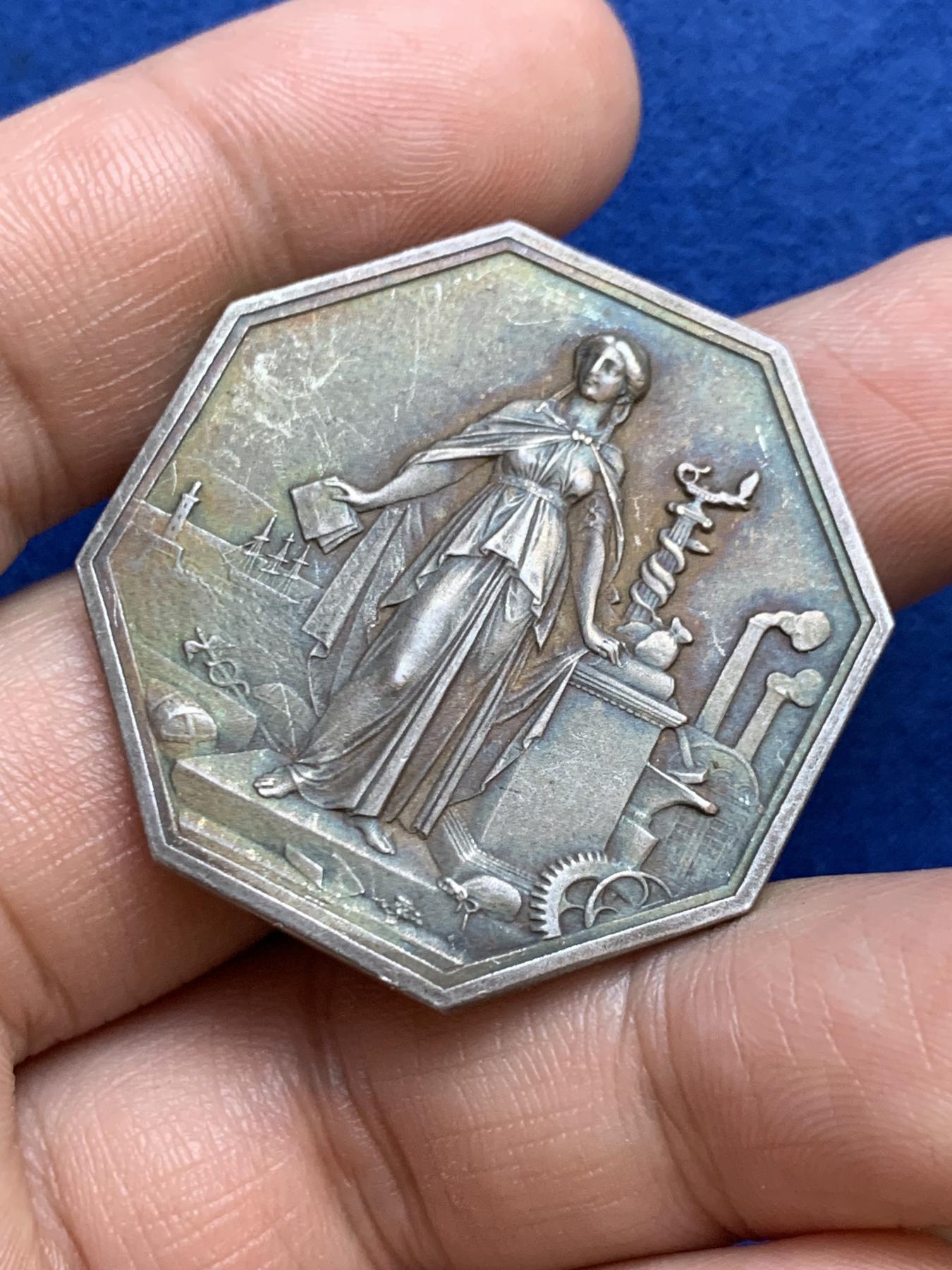 《竞宝斋》第271场-八角与章专场 周日，周一，周二  3场连拍 （全场包邮） 法国八角银质代币，工商信贷银行，22.08g，37.3mm，丰饶角1ARGENT边铭