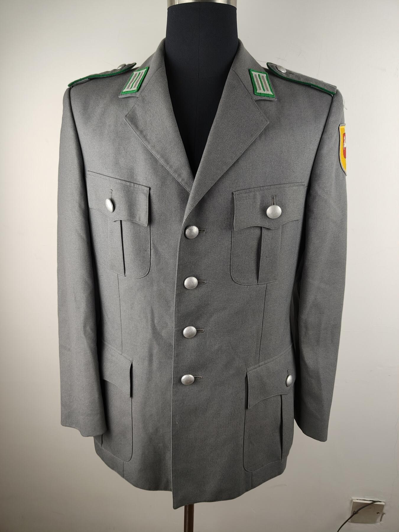 全场0元起拍 第158期 咸鱼国勋章拍卖专场 5月22日（周三）下午6：00开始 西德陆军士兵常服上衣 胸围96 肩宽44 衣长76 袖长61