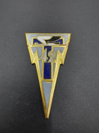 老王徽章第四十期 - 法国第42信号团证章   背杆损坏